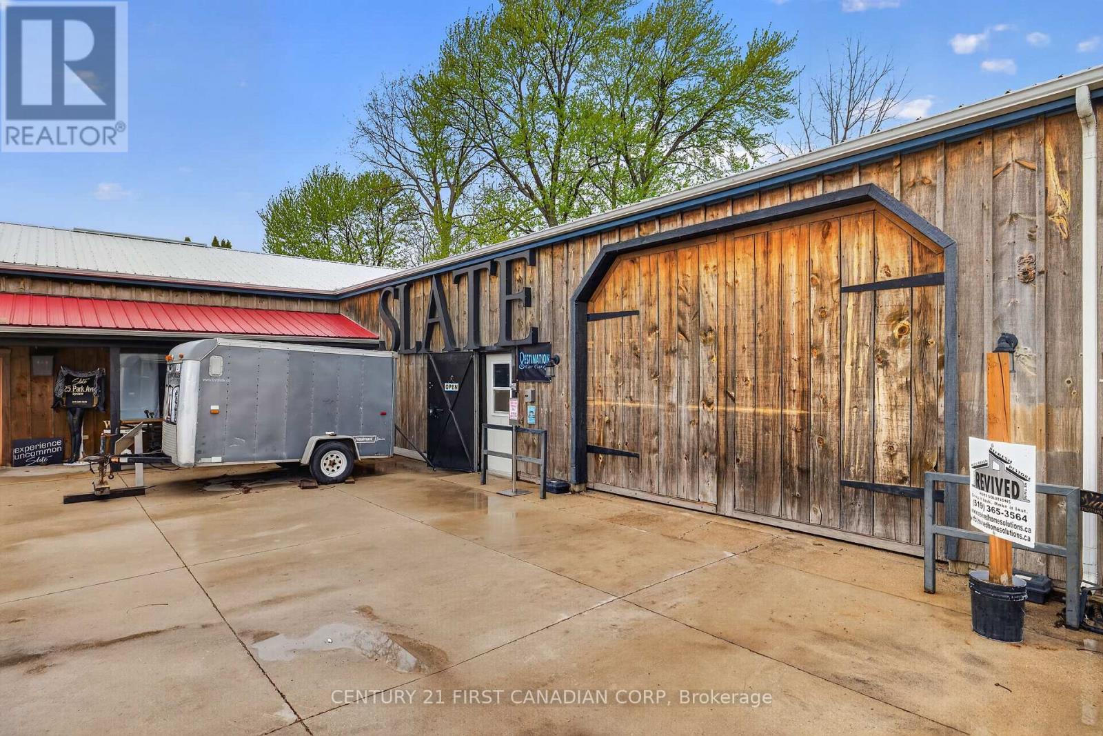 425 Park Avenue W Property Photo 41