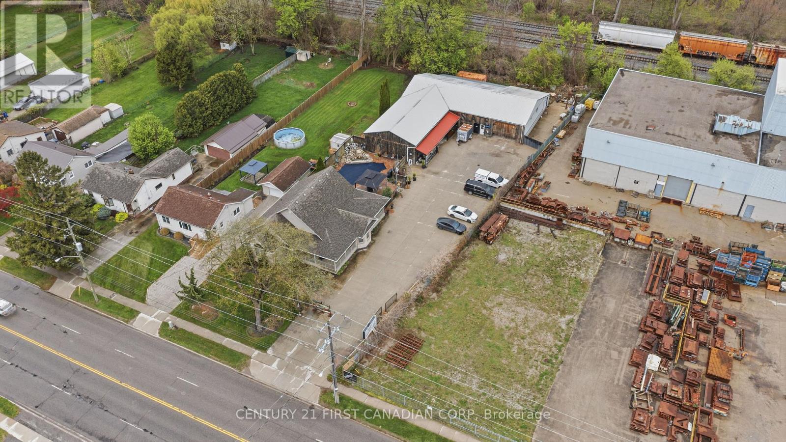 425 Park Avenue W Property Photo 48