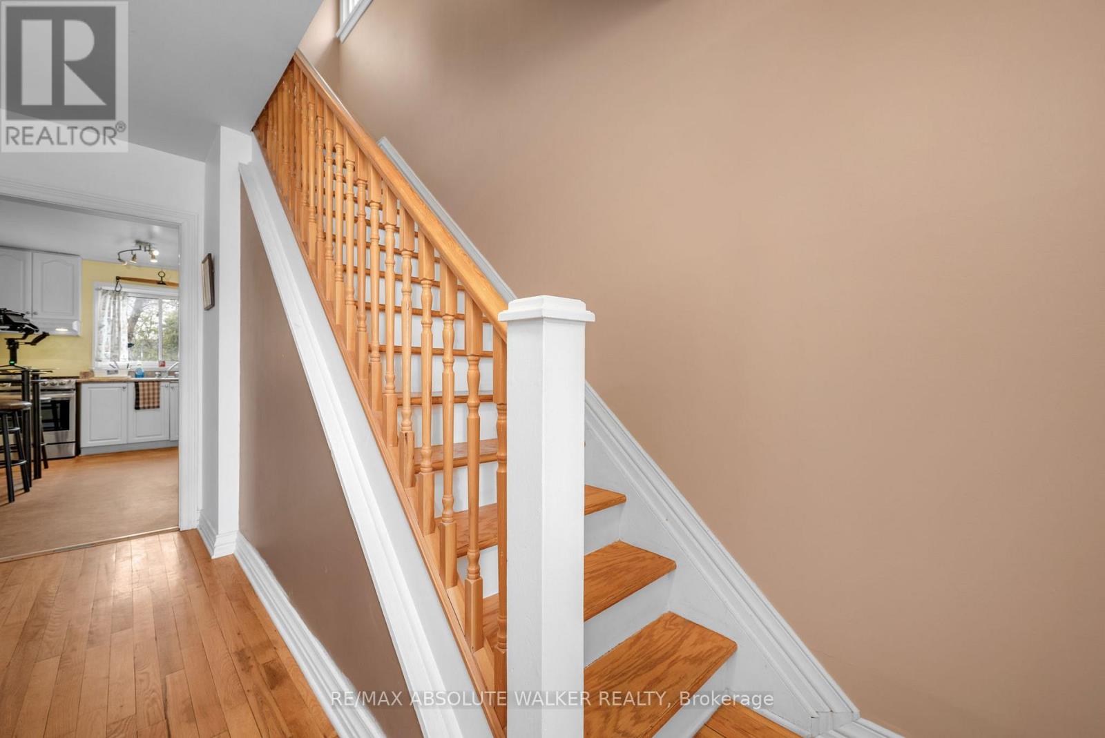 144 Viewmount Drive Property Photo 3