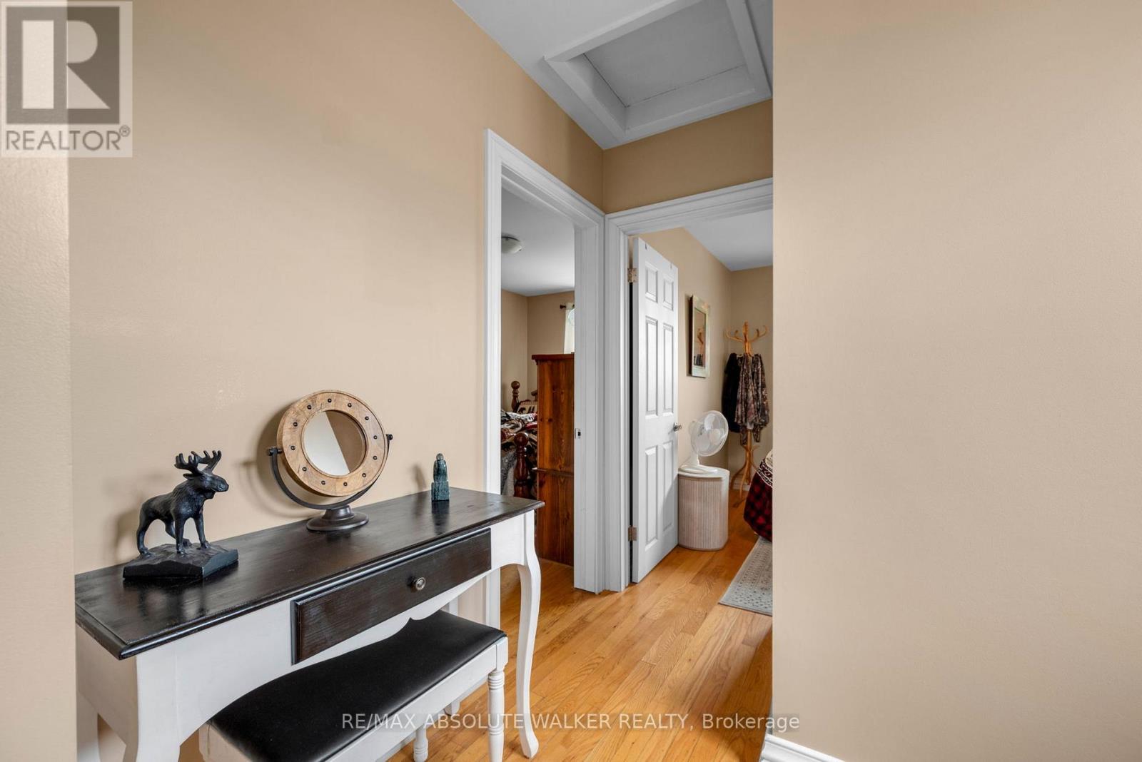144 Viewmount Drive Property Photo 11