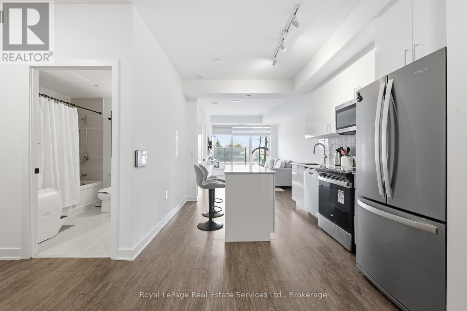 202 - 2782 Barton Street E Property Photo 6