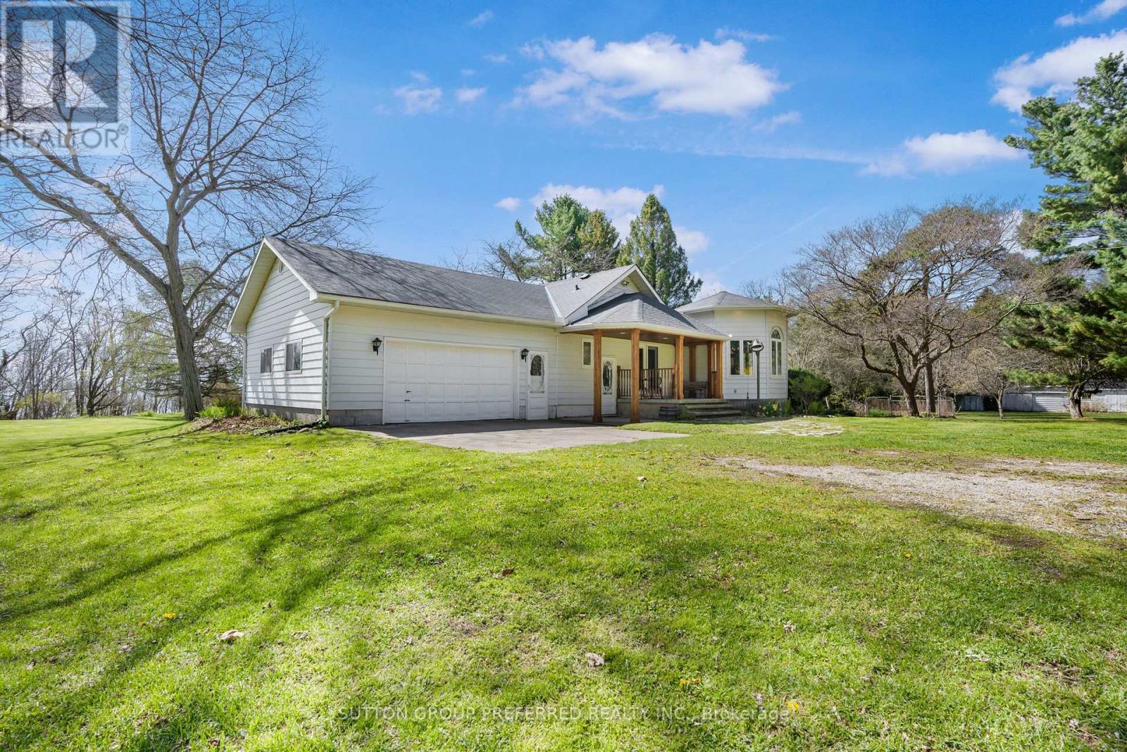 18725 Desmond Road Property Photo 2