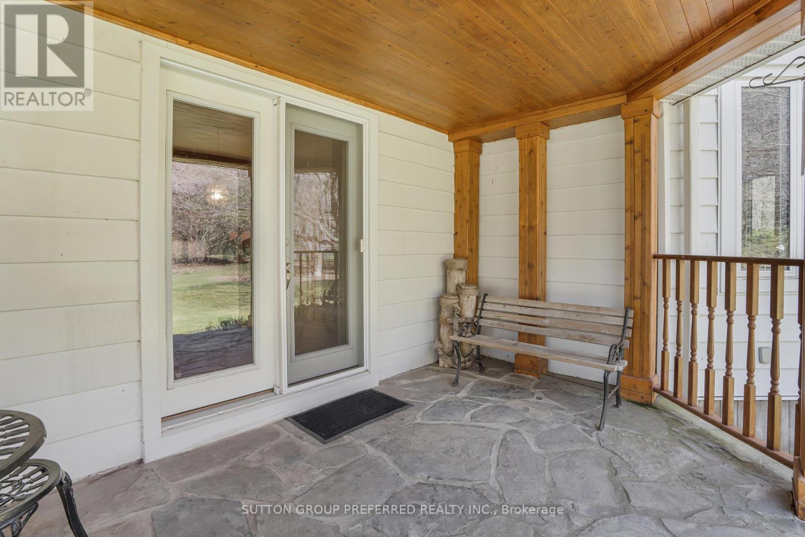 18725 Desmond Road Property Photo 3