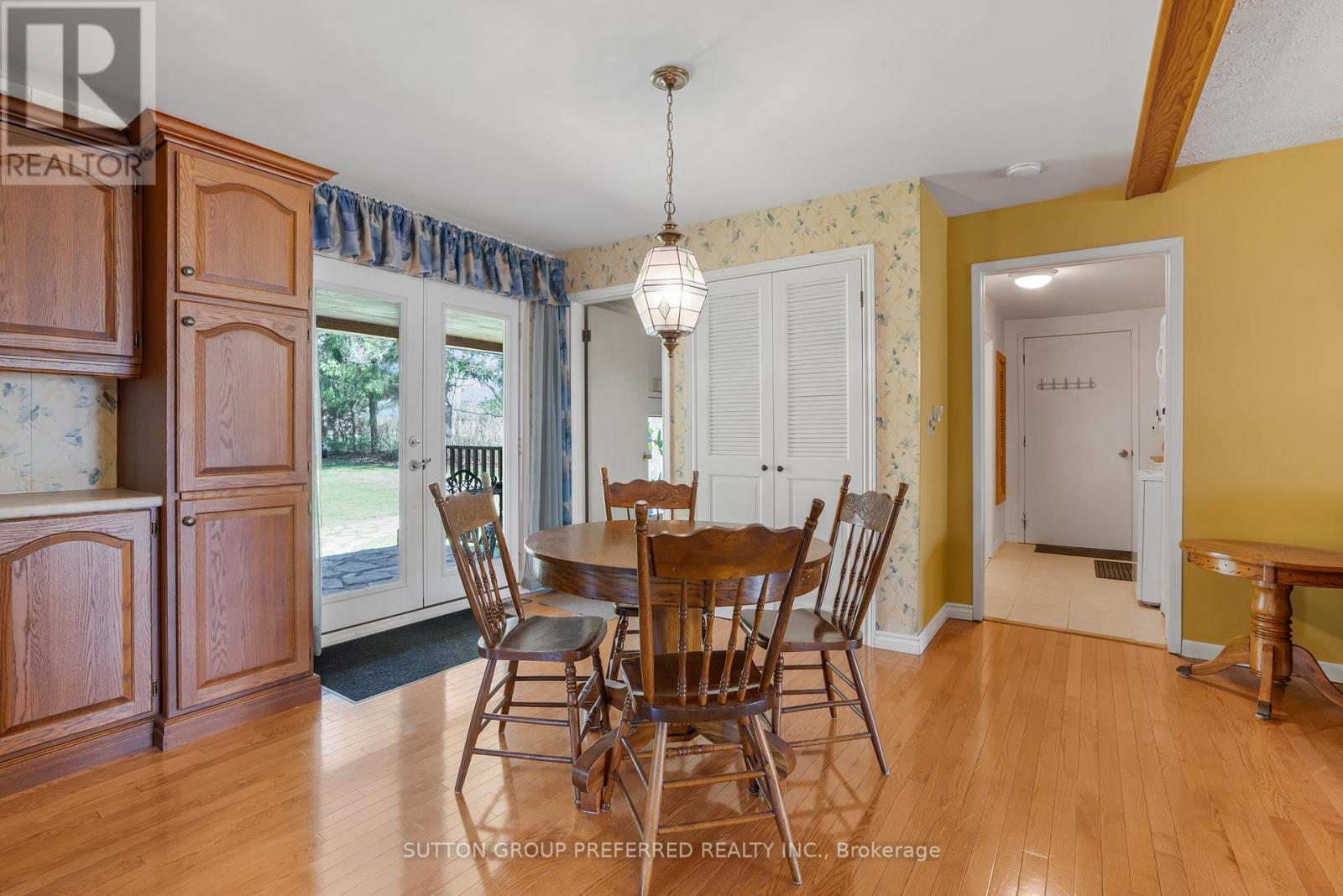 18725 Desmond Road Property Photo 4