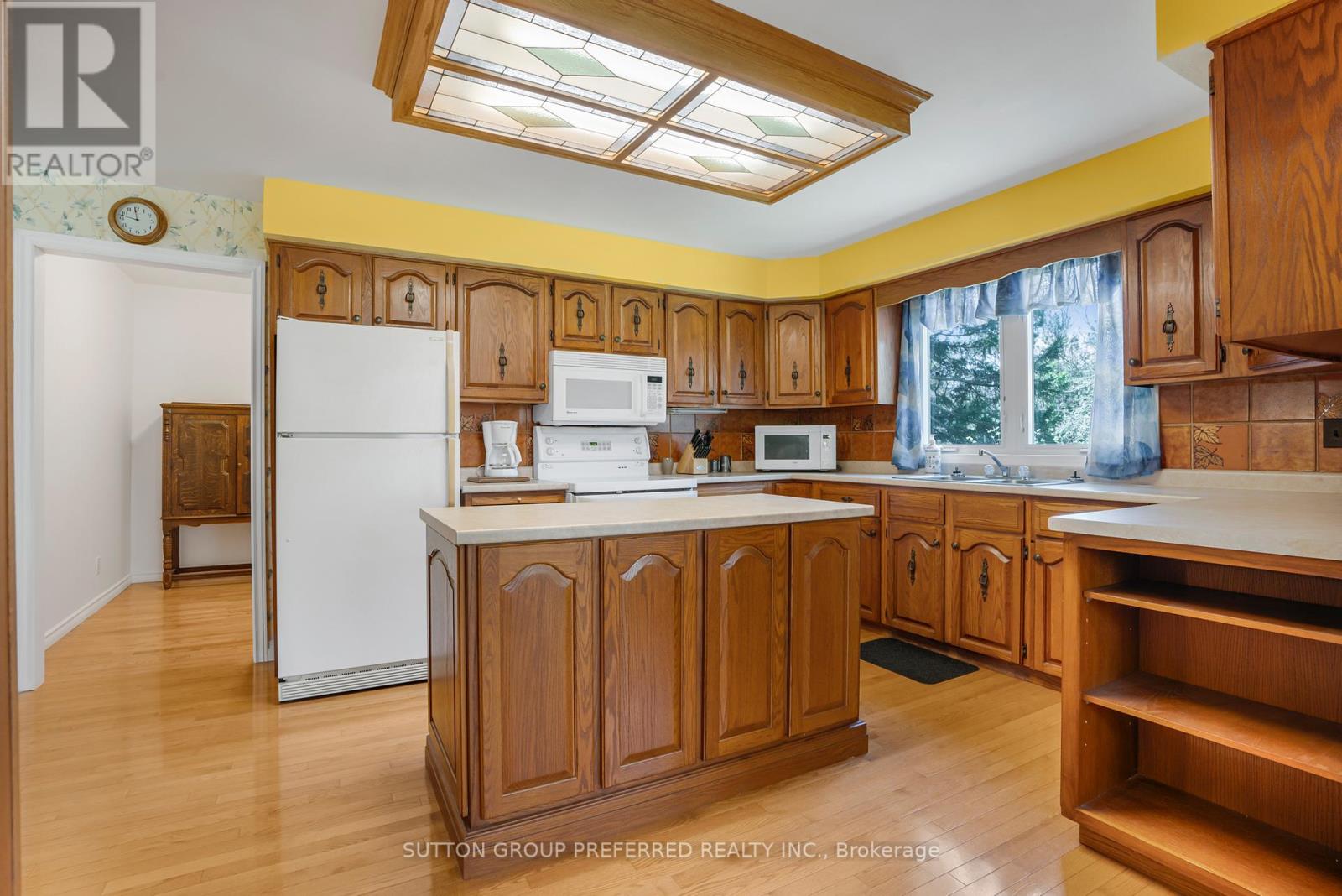 18725 Desmond Road Property Photo 6