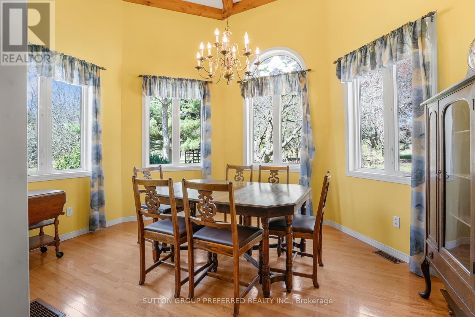 18725 Desmond Road Property Photo 8