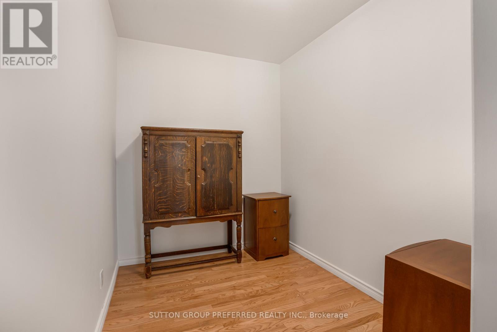 18725 Desmond Road Property Photo 9