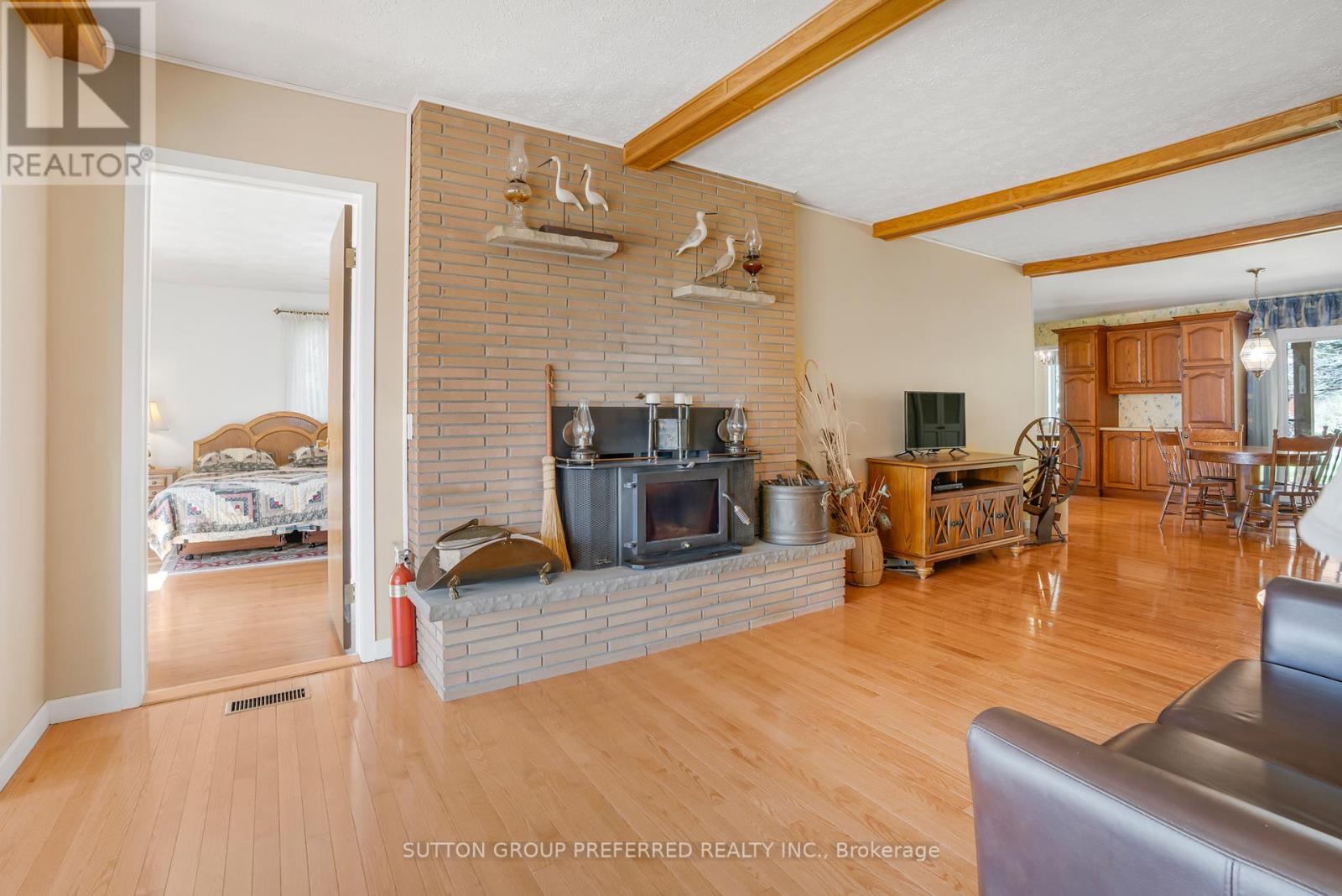 18725 Desmond Road Property Photo 12