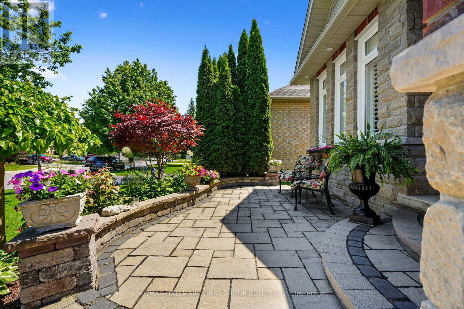 489 Foote Crescent Property Photo 3
