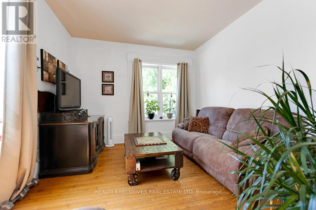 21 Craig Street Property Photo 35