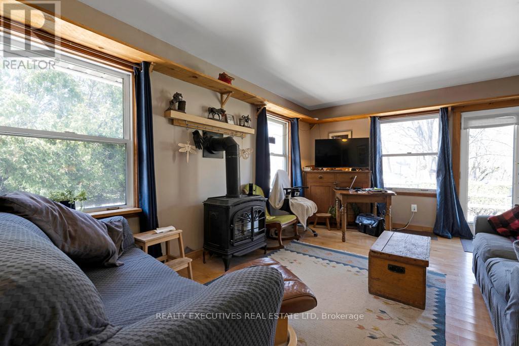 21 Craig Street Property Photo 36