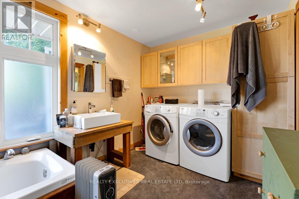 21 Craig Street Property Photo 38