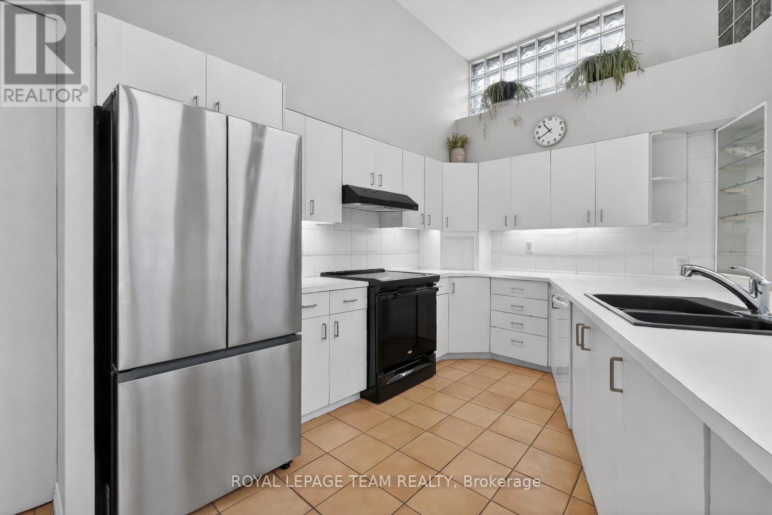 10 Lewis Street Property Photo 10