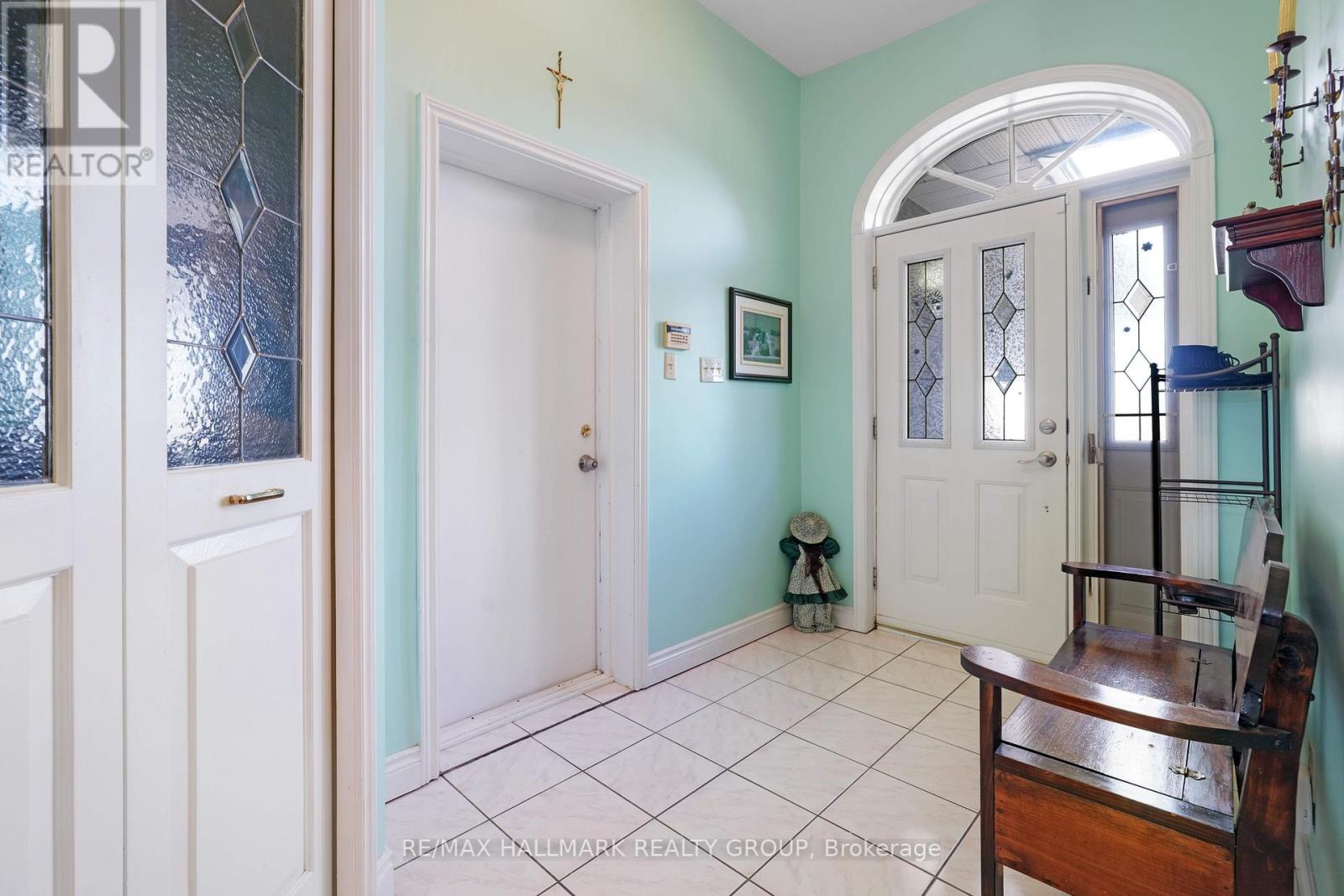 5758 Third Line Road N Property Photo 4