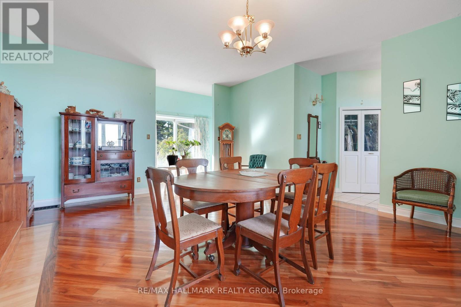 5758 Third Line Road N Property Photo 6