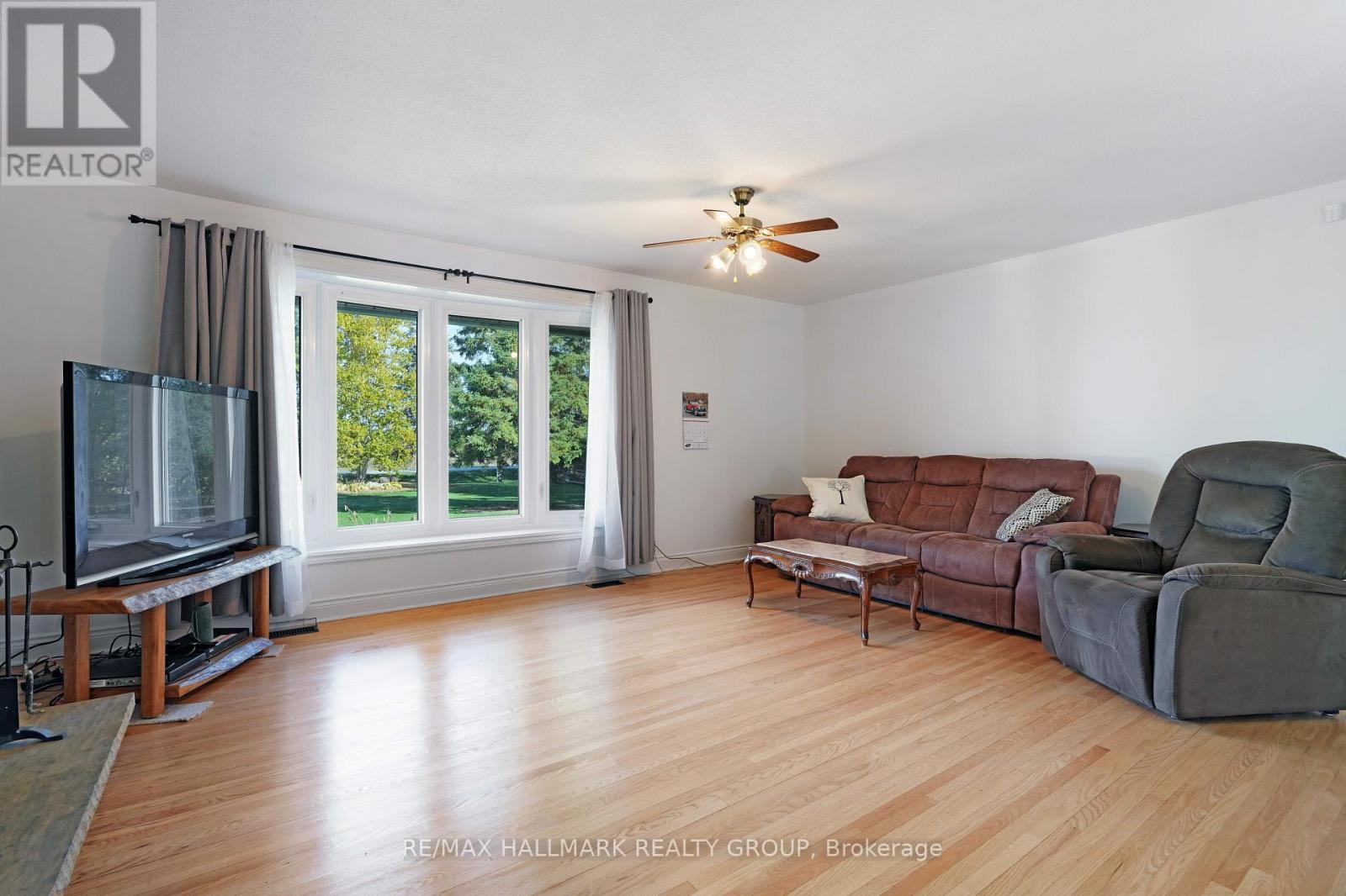 5758 Third Line Road N Property Photo 9
