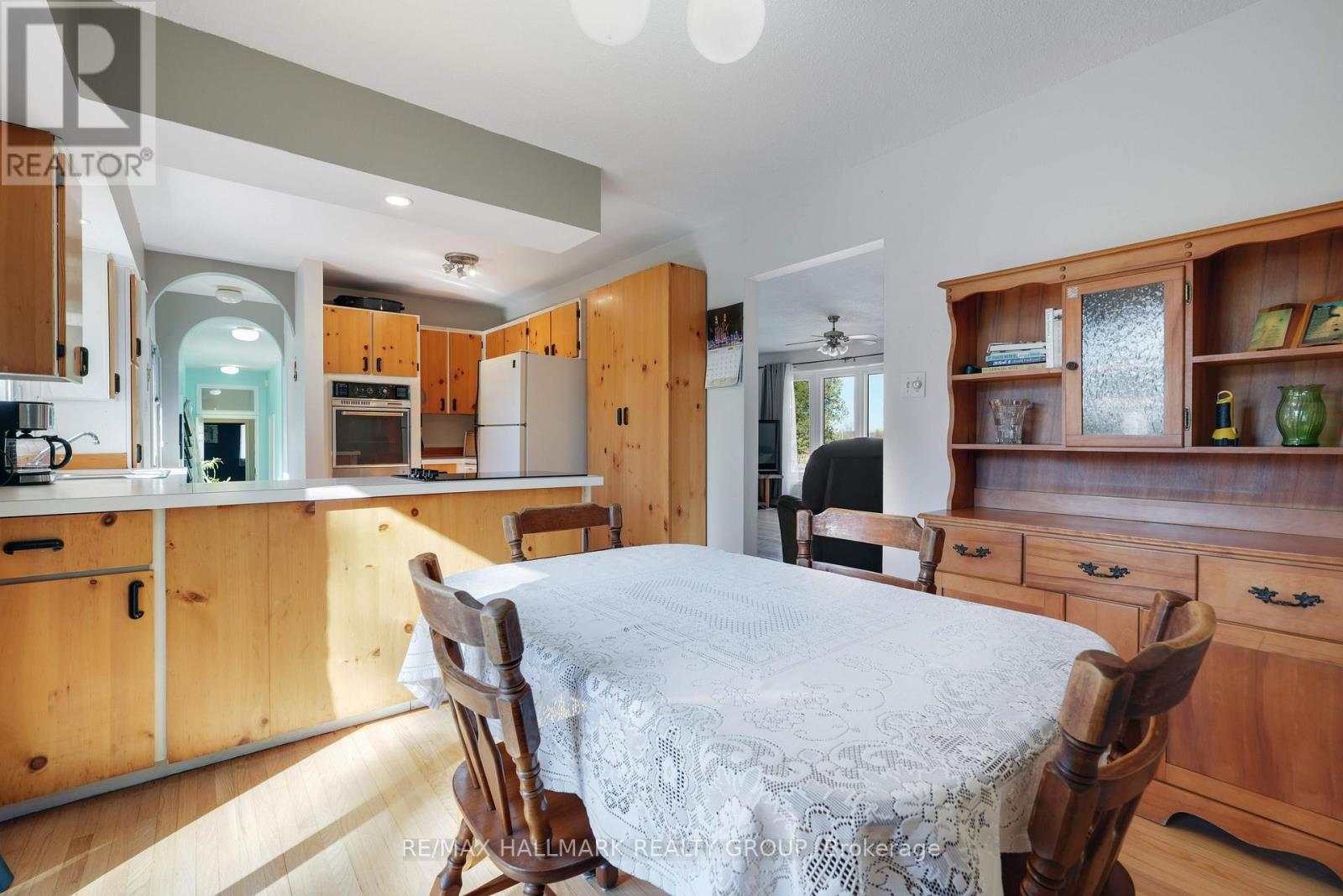 5758 Third Line Road N Property Photo 12