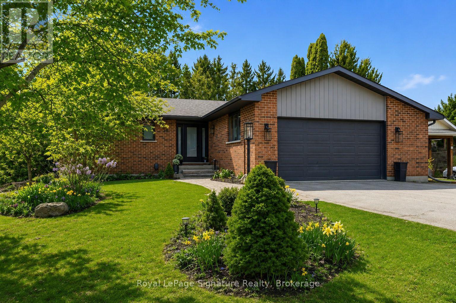 98 MOORE CRESCENT Property Photo 1