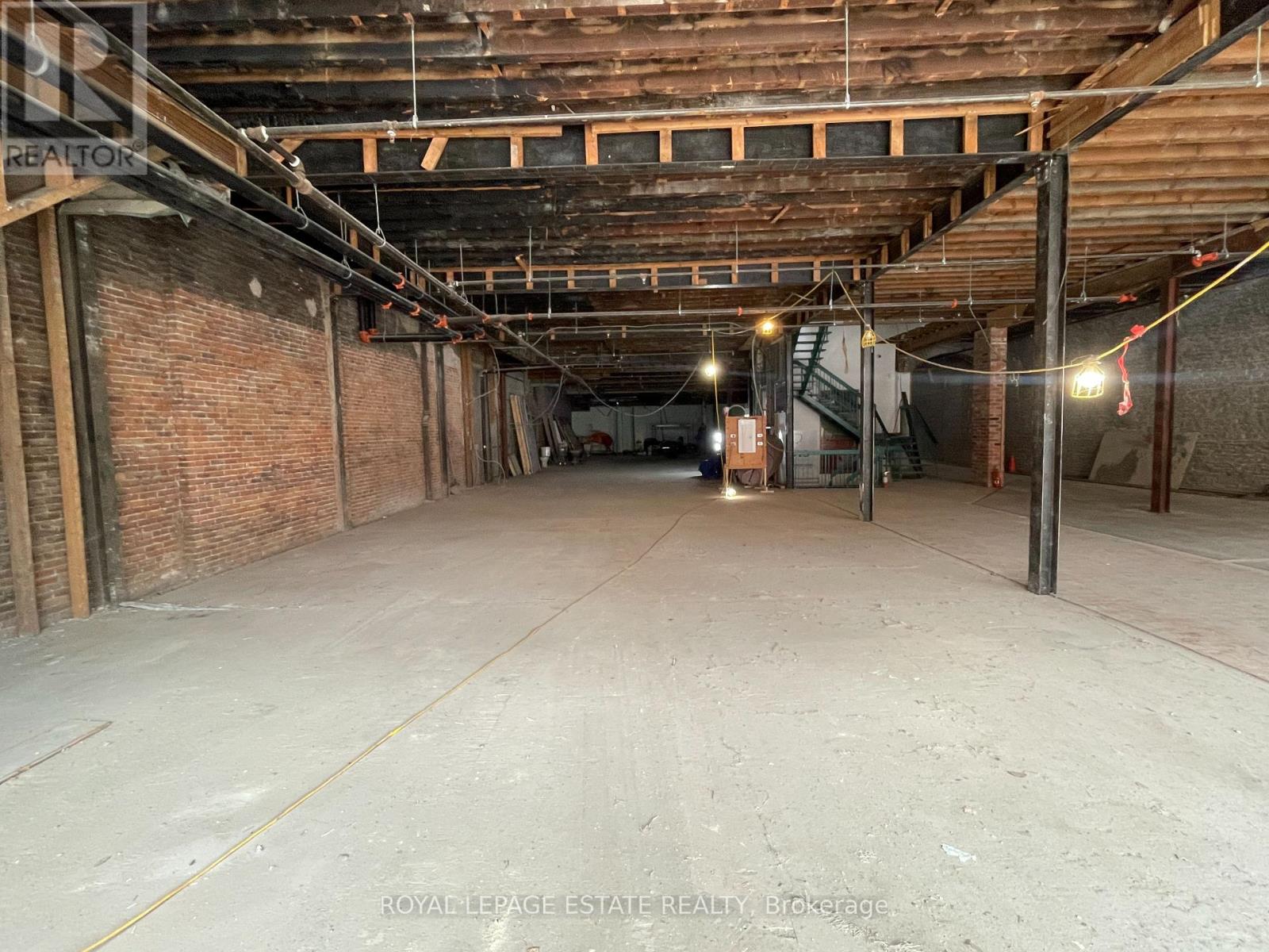 232 Front Street Property Photo 8