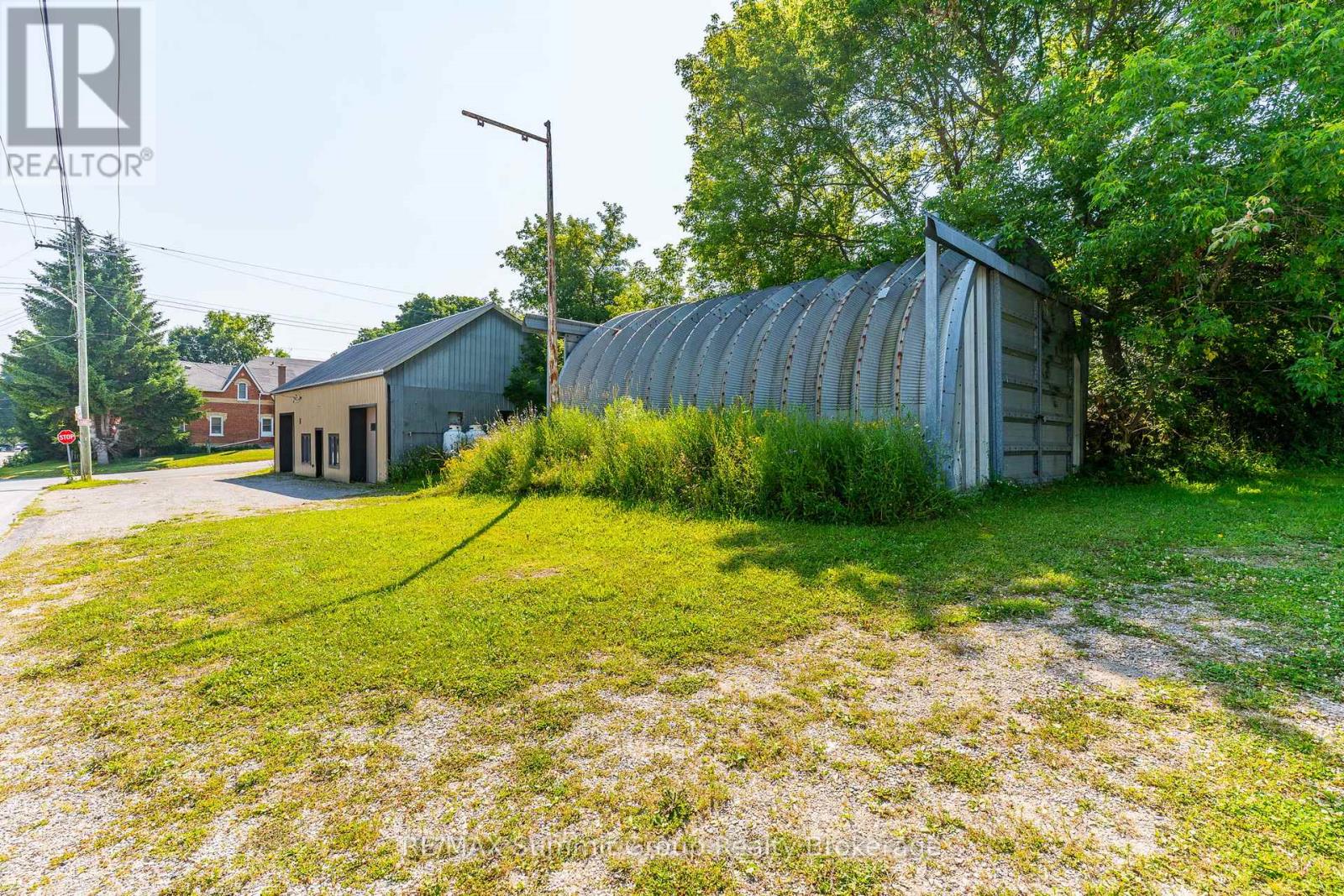 140 & 145 Wellington Street Property Photo 16