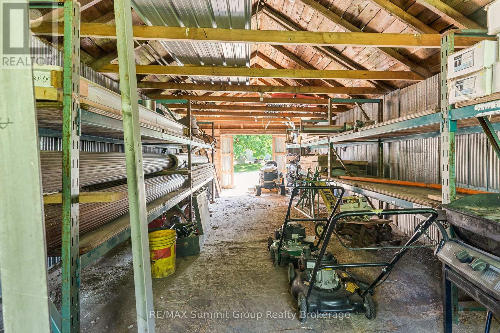 140 & 145 Wellington Street Property Photo 21