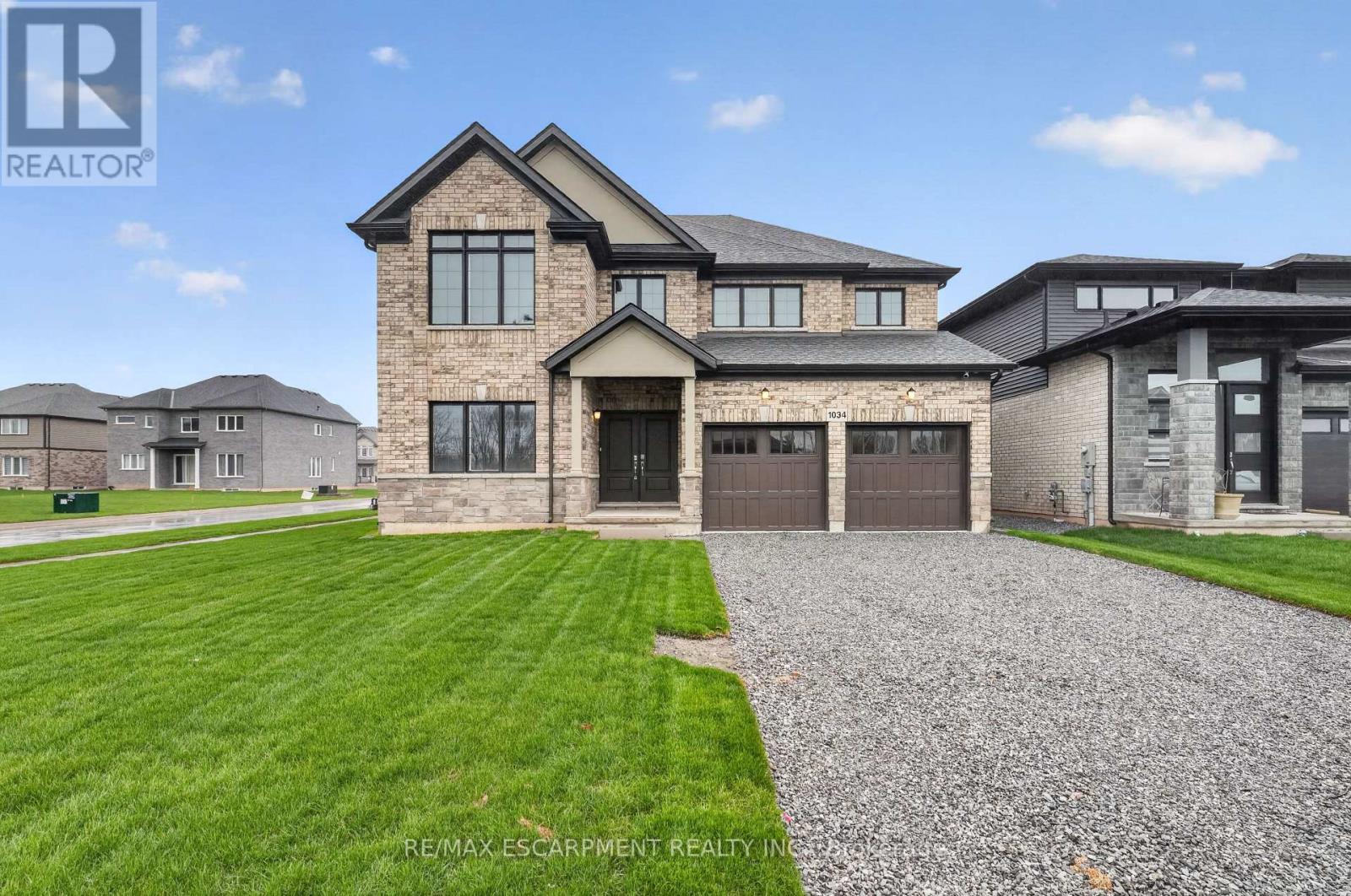 1034 Kraft Road N Property Photo 2