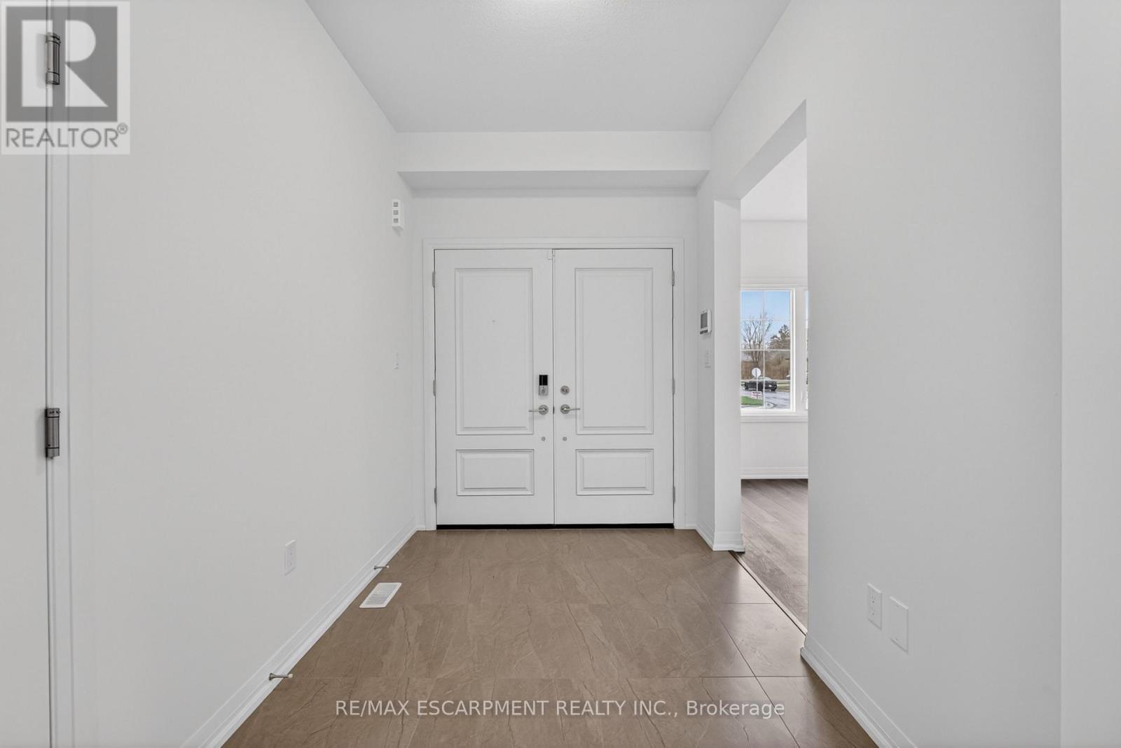 1034 Kraft Road N Property Photo 4