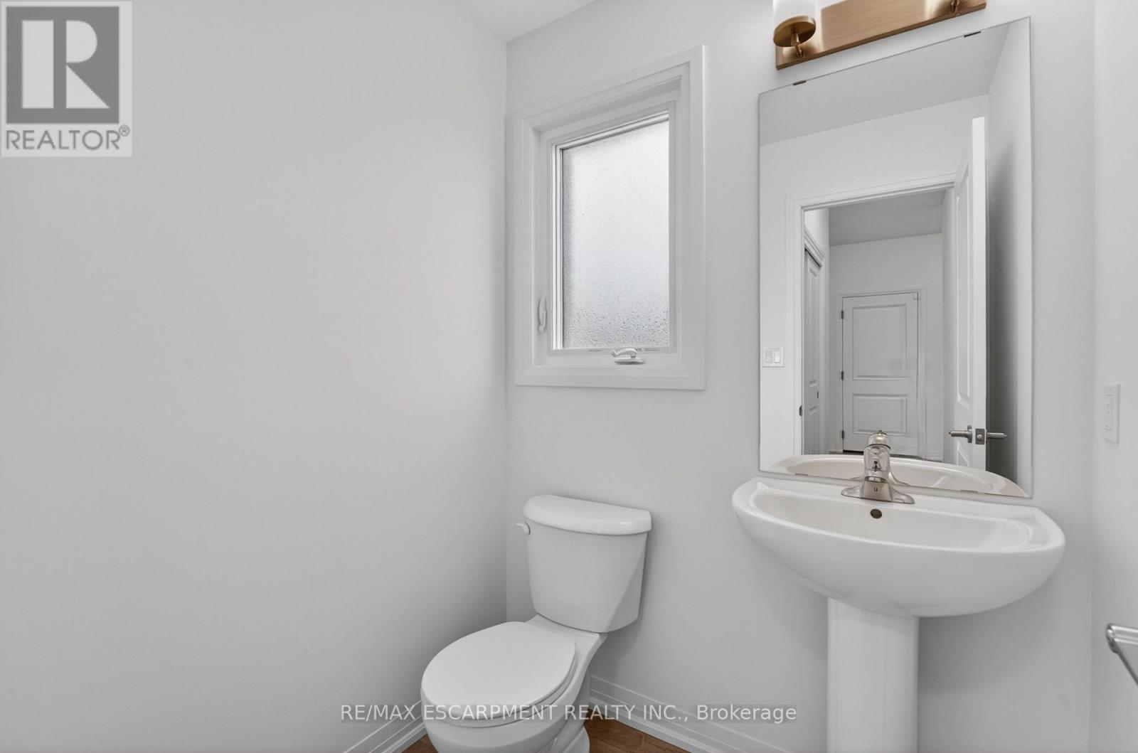 1034 Kraft Road N Property Photo 7