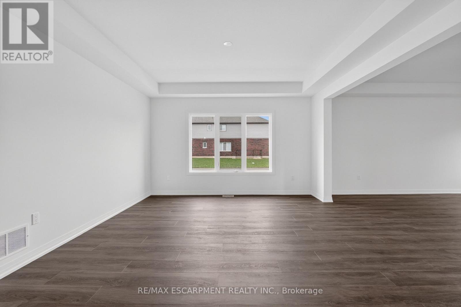1034 Kraft Road N Property Photo 8