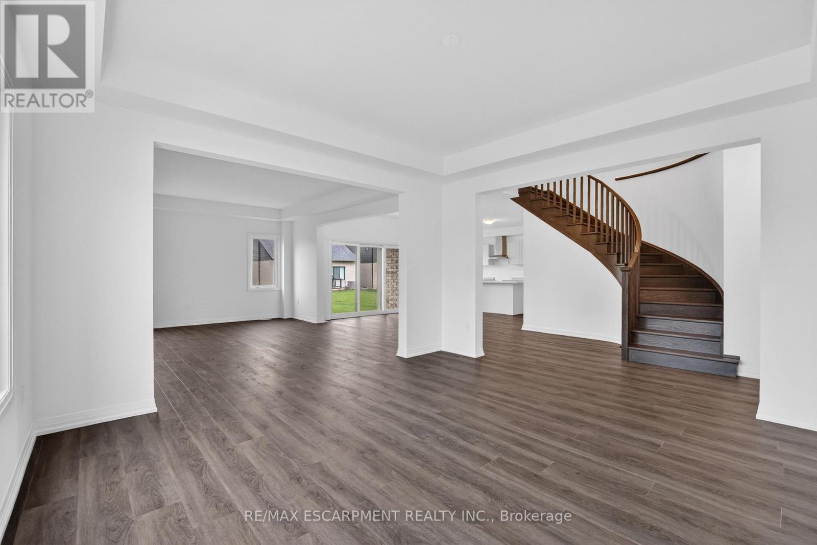 1034 Kraft Road N Property Photo 9