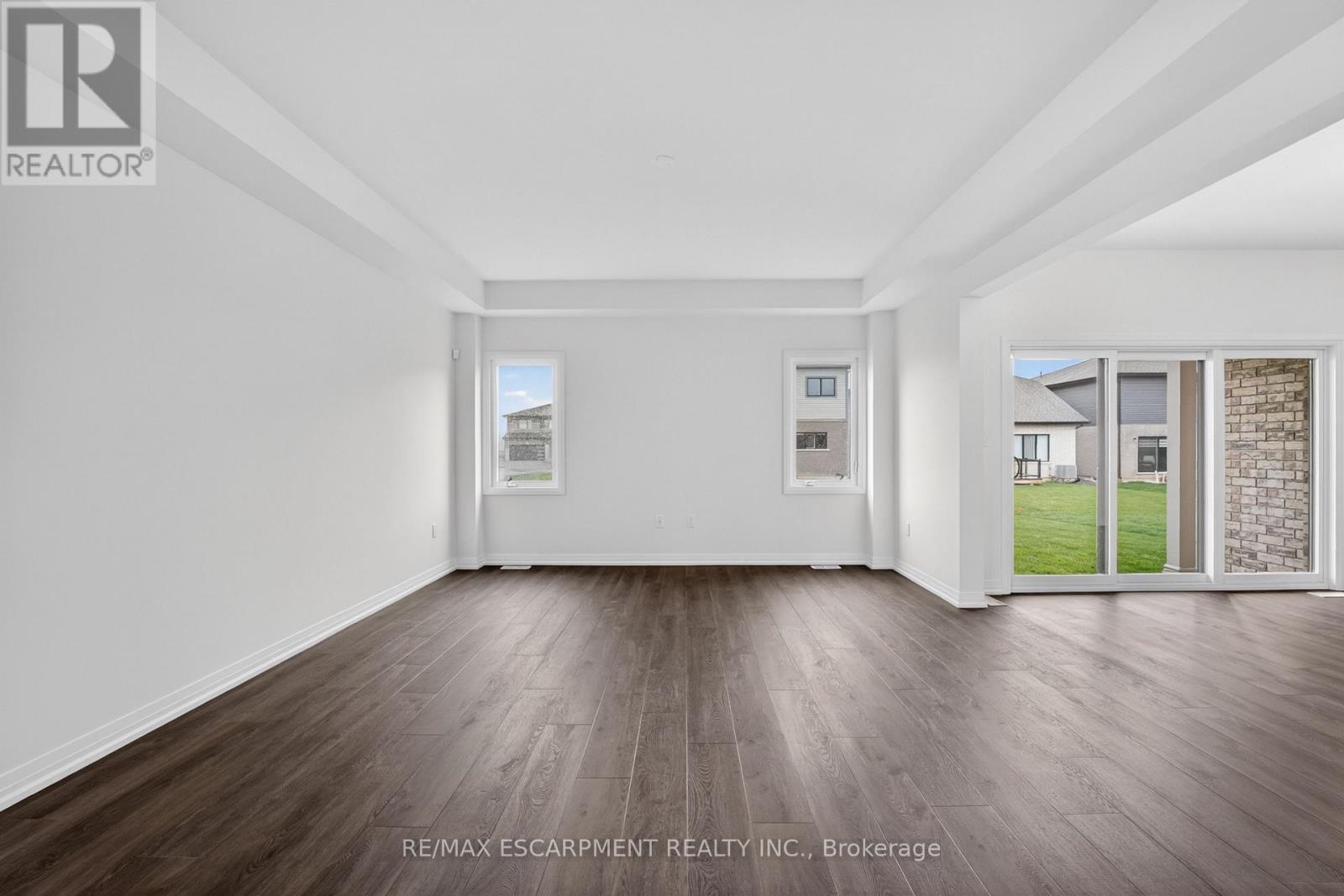 1034 Kraft Road N Property Photo 10