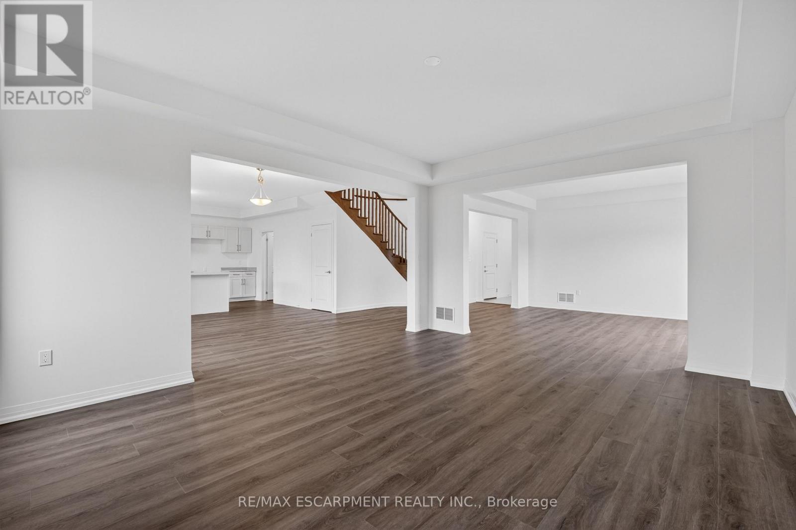 1034 Kraft Road N Property Photo 11