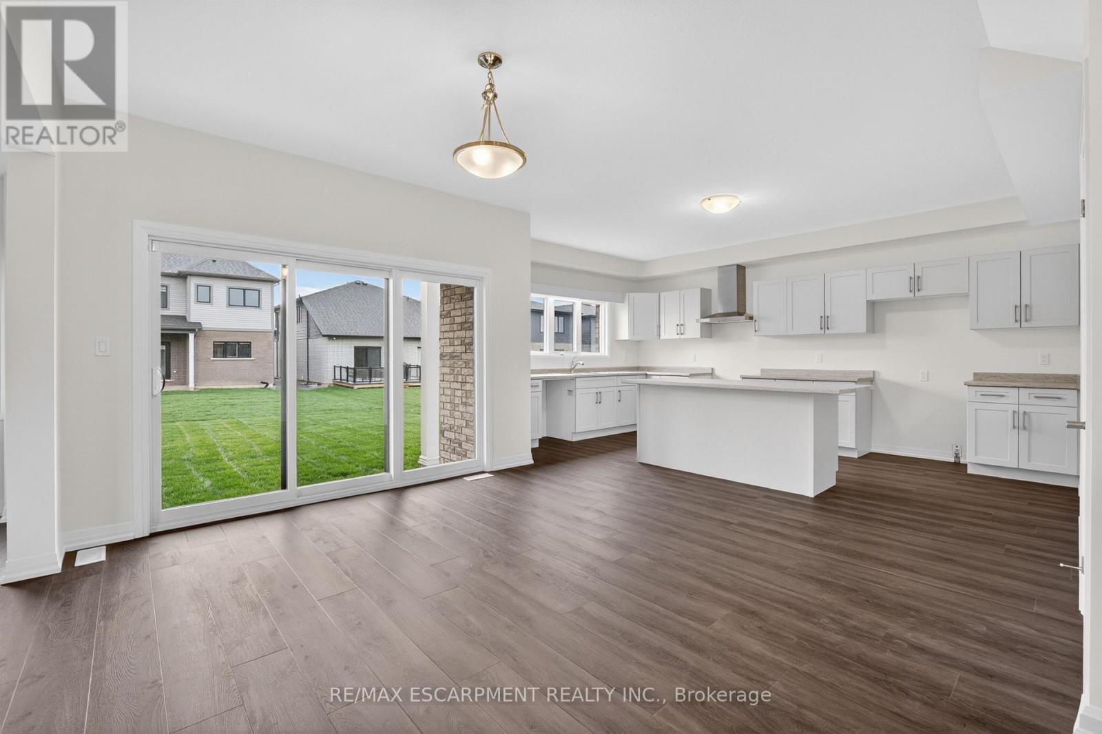 1034 Kraft Road N Property Photo 13