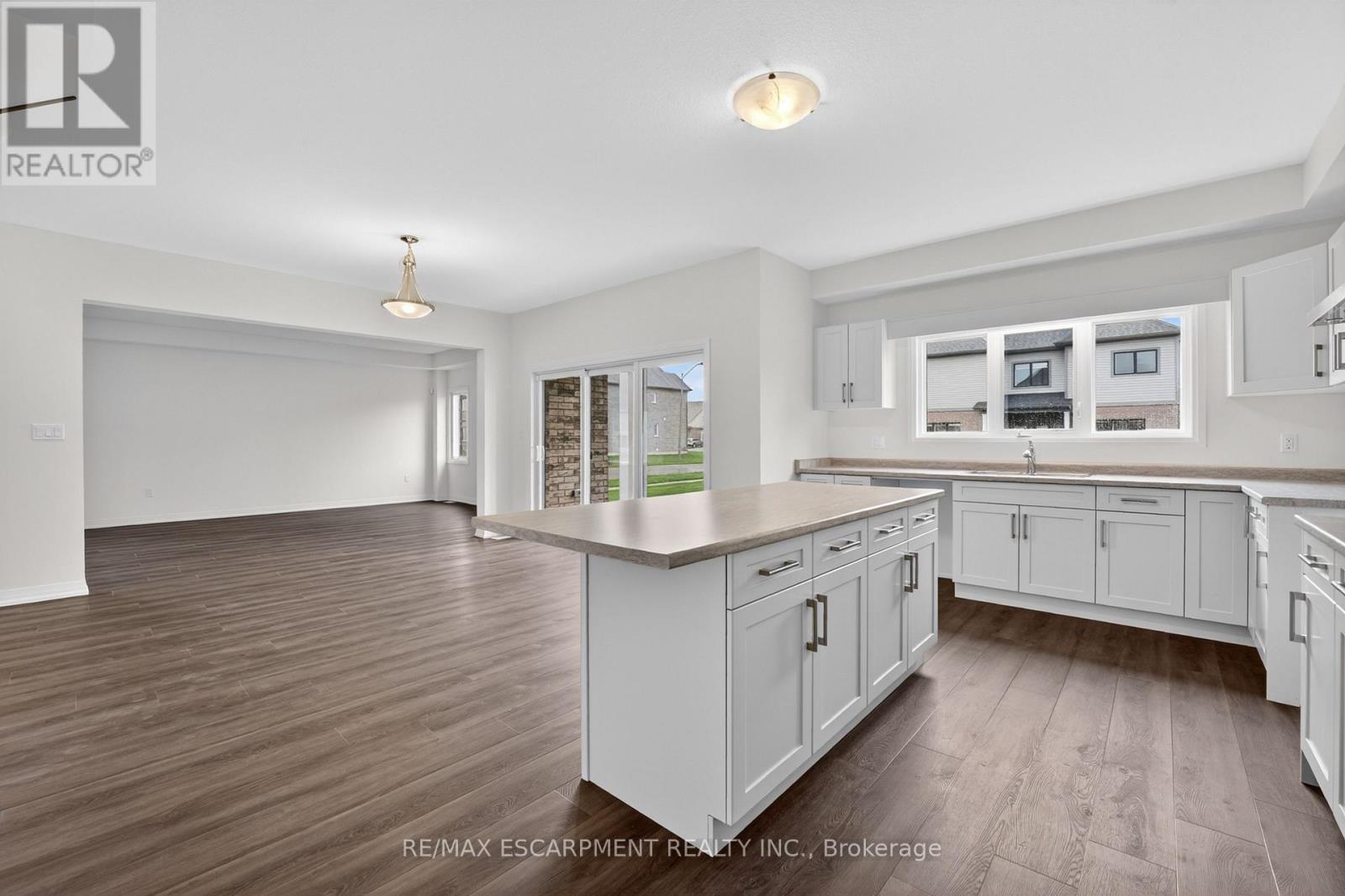 1034 Kraft Road N Property Photo 16