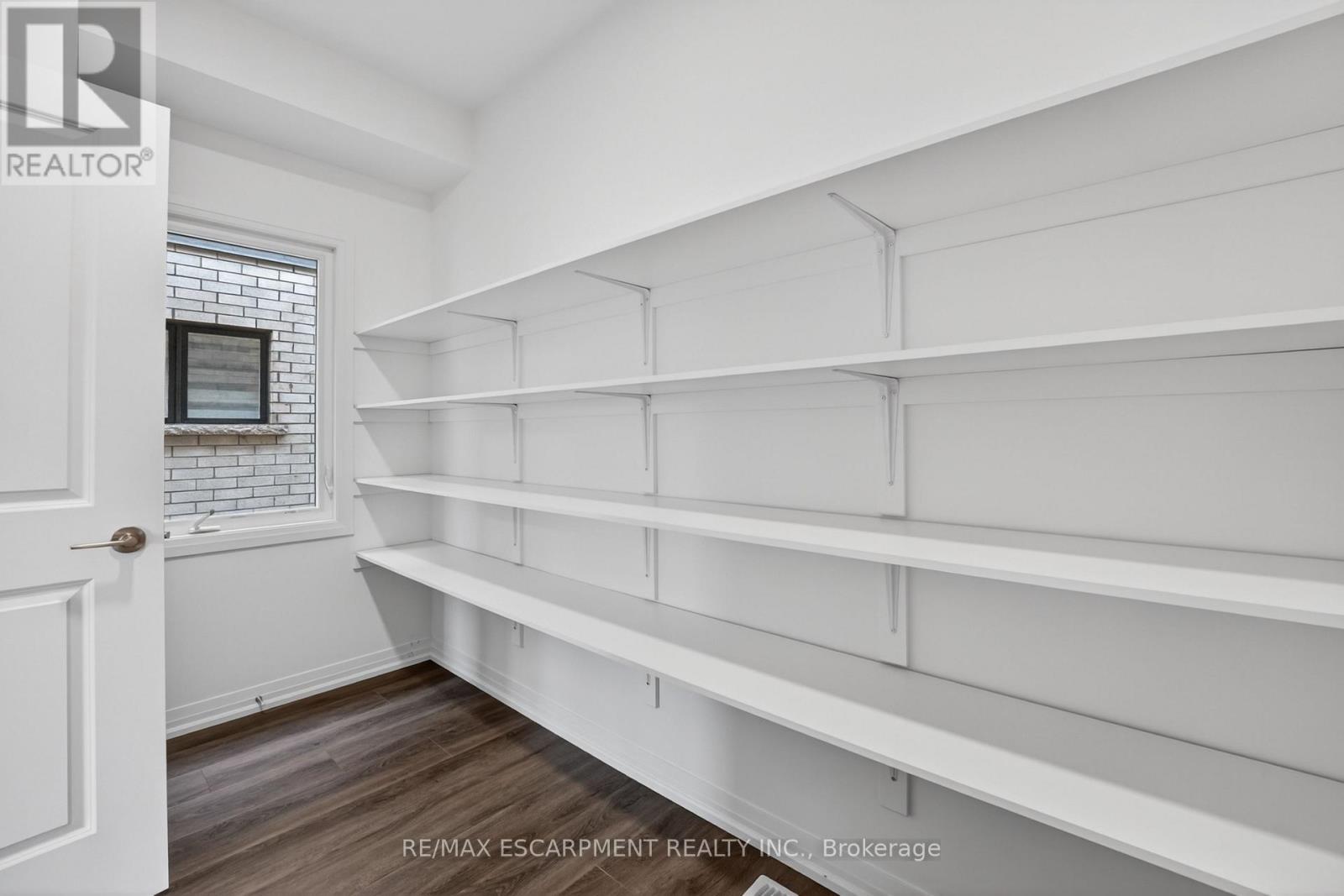 1034 Kraft Road N Property Photo 19