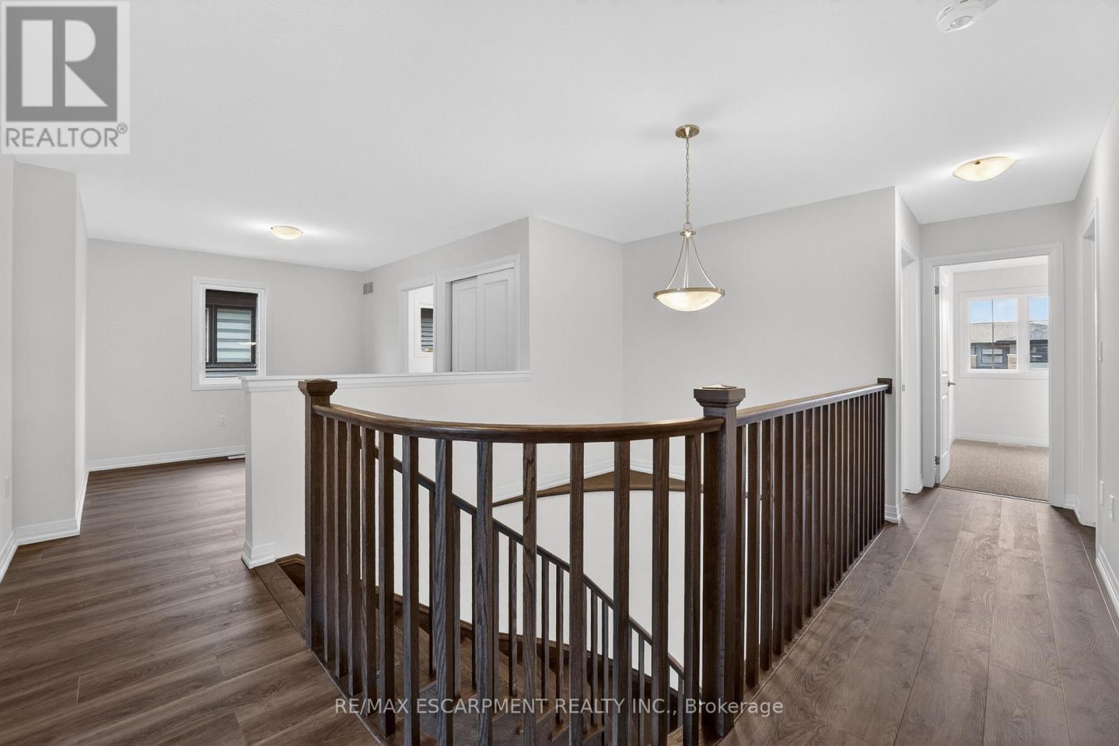 1034 Kraft Road N Property Photo 20