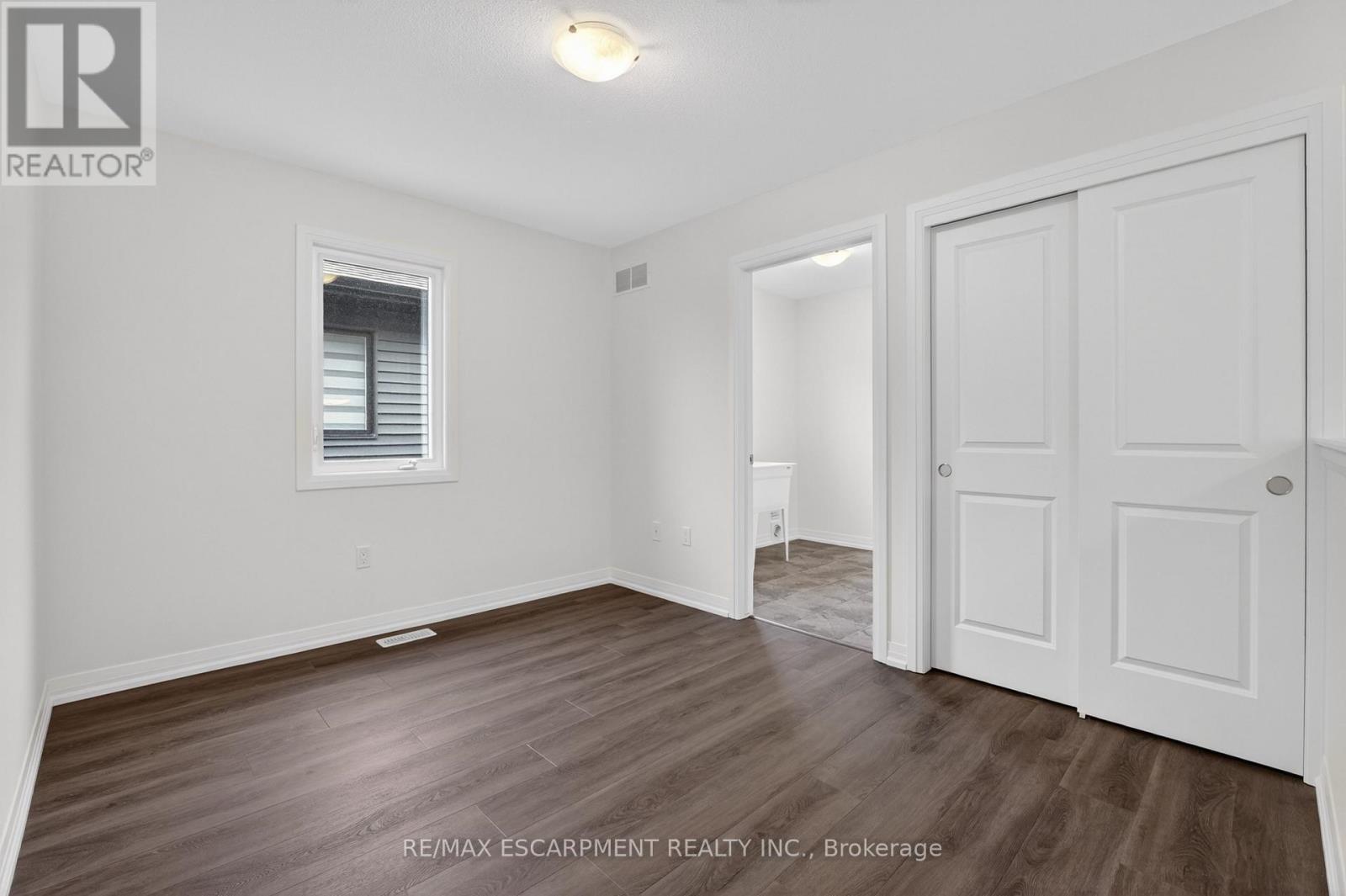 1034 Kraft Road N Property Photo 21