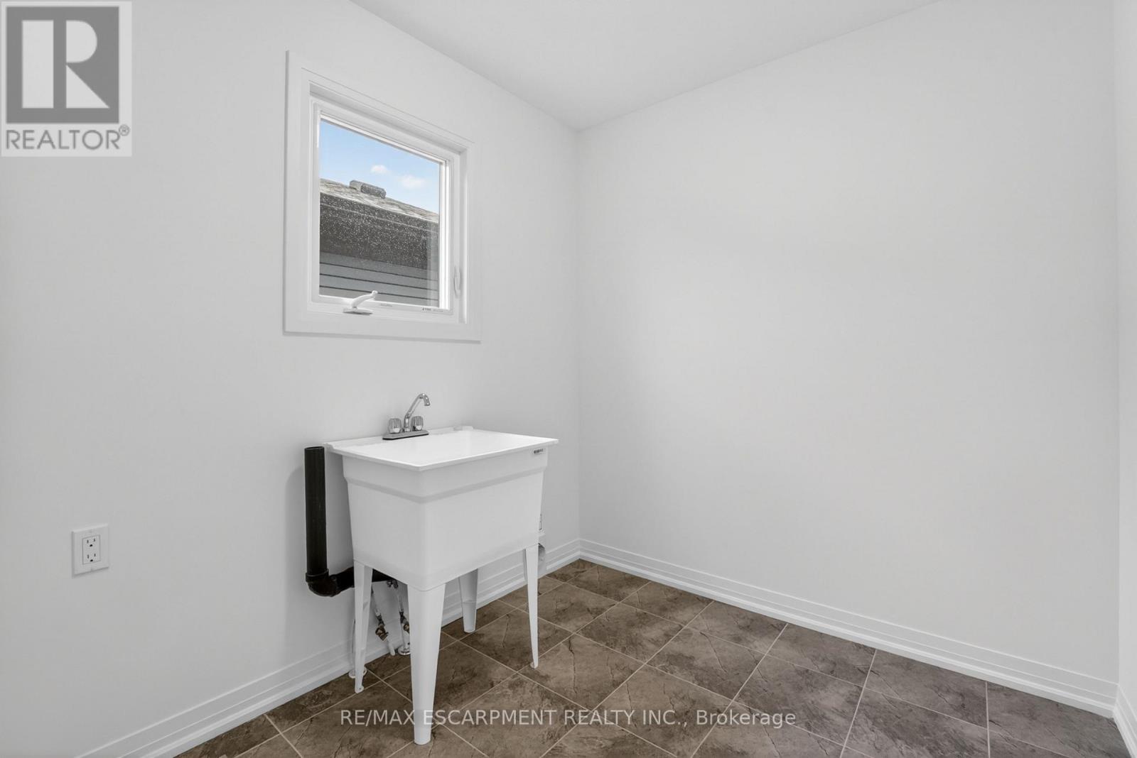 1034 Kraft Road N Property Photo 22