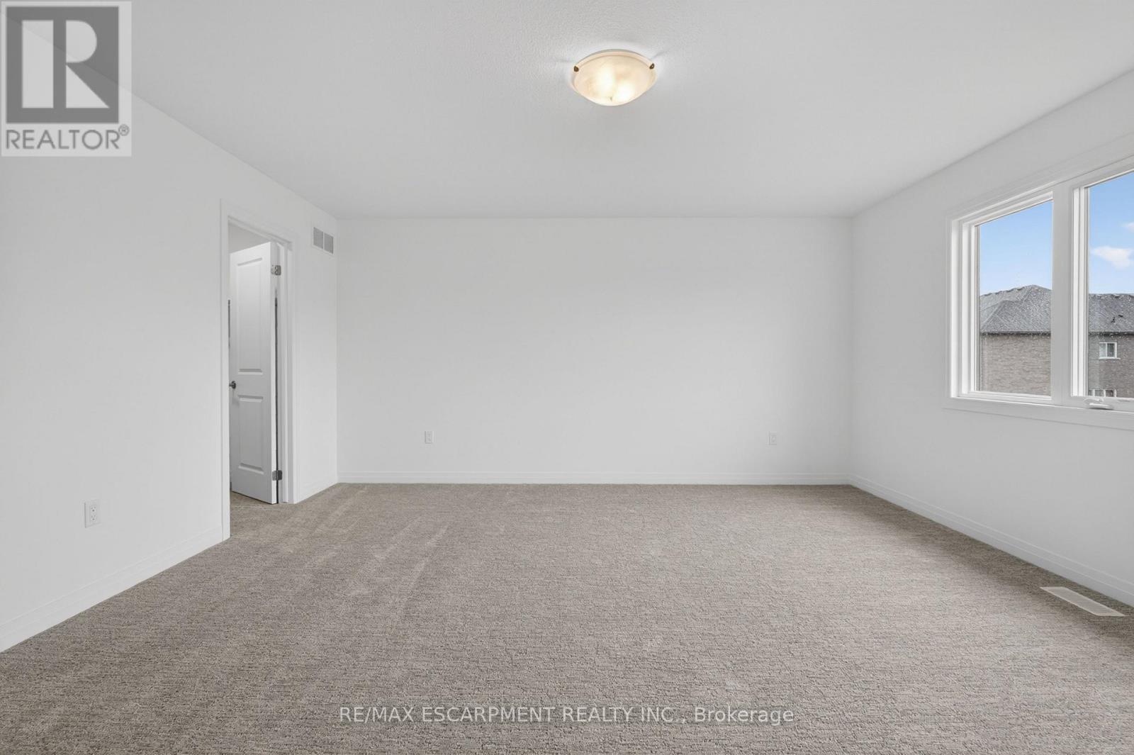 1034 Kraft Road N Property Photo 25