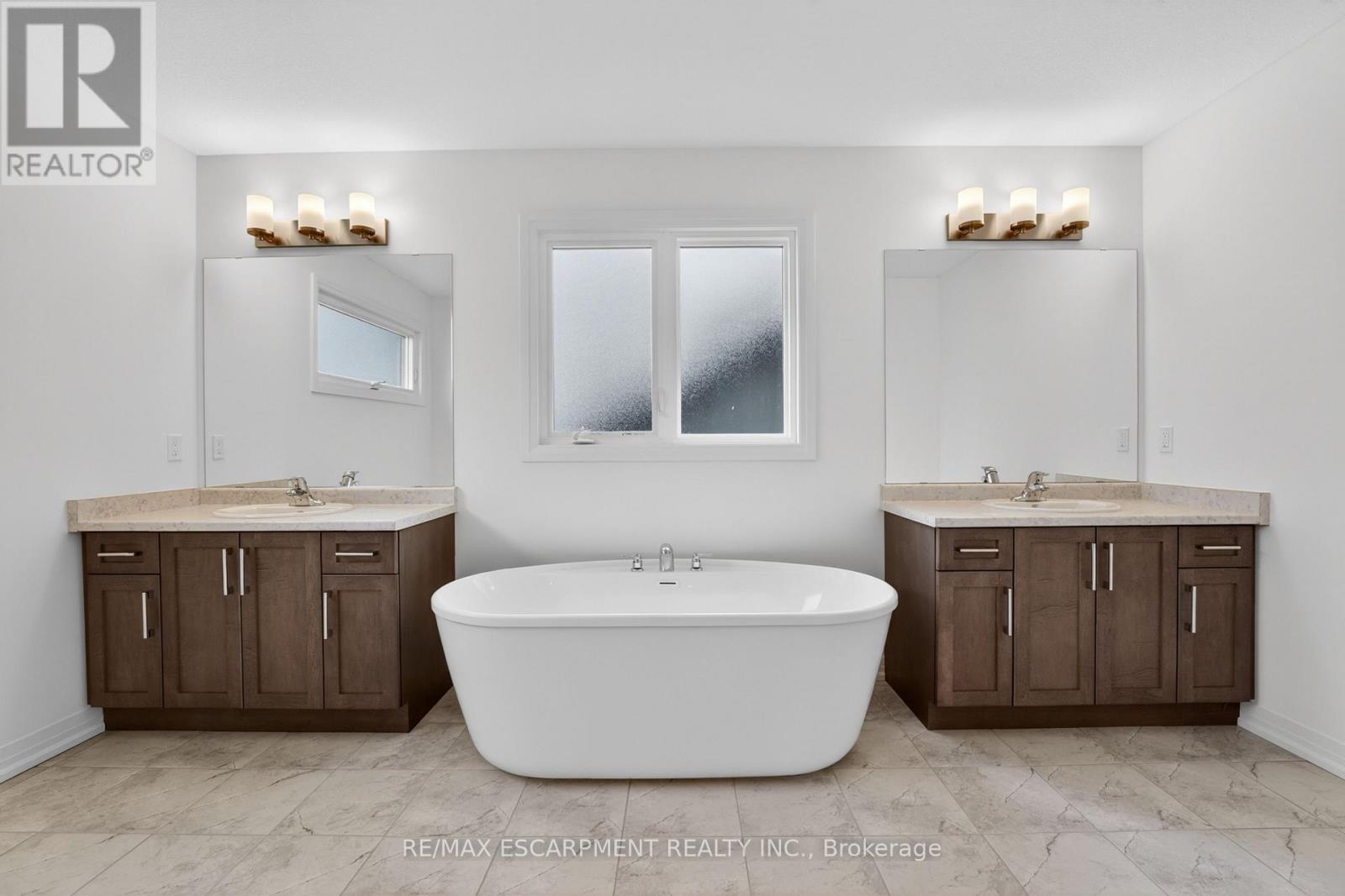 1034 Kraft Road N Property Photo 29