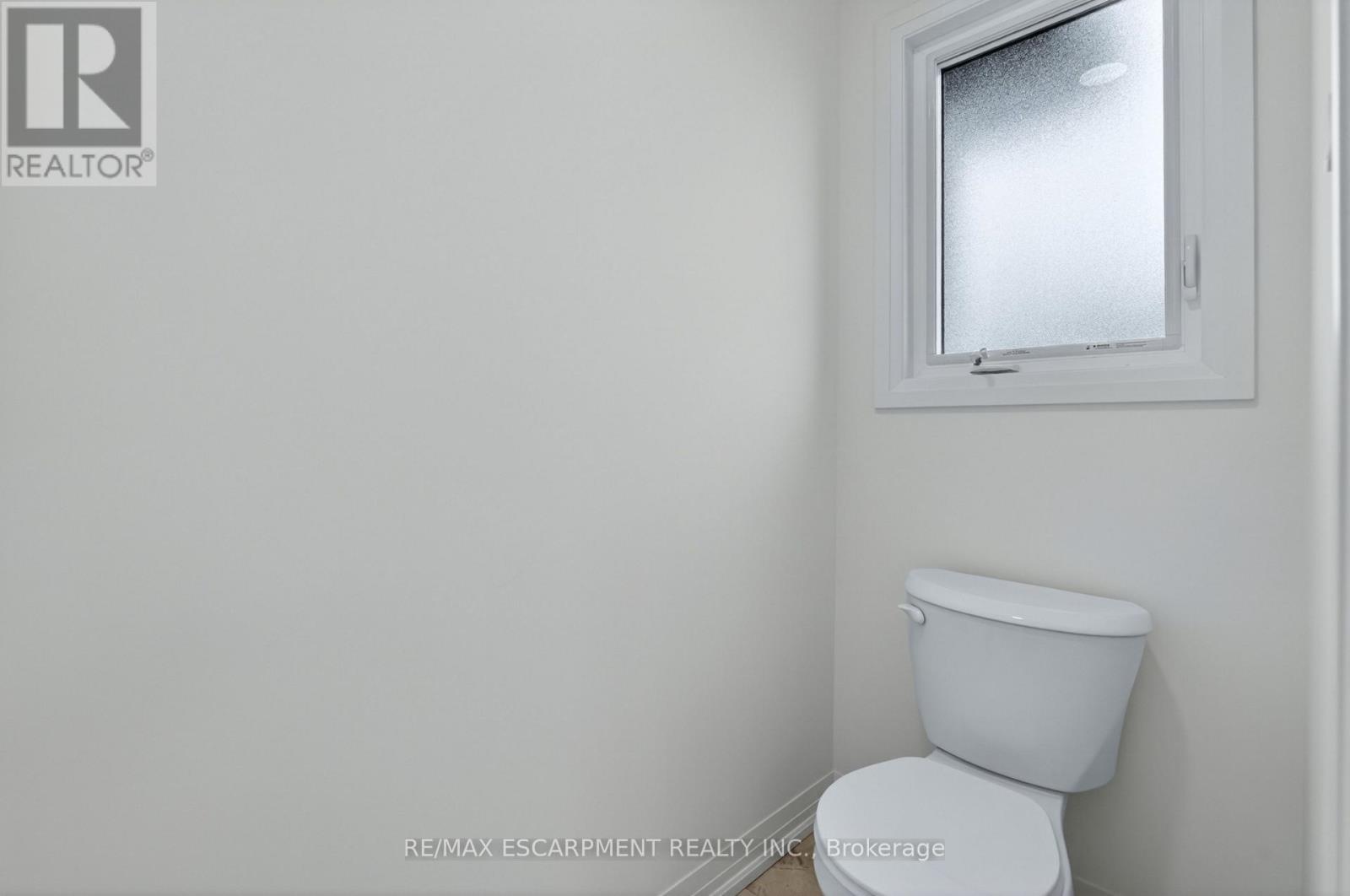 1034 Kraft Road N Property Photo 30