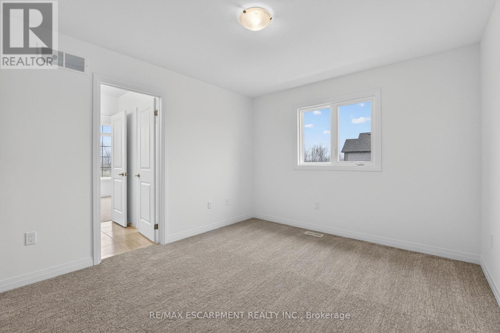 1034 Kraft Road N Property Photo 32