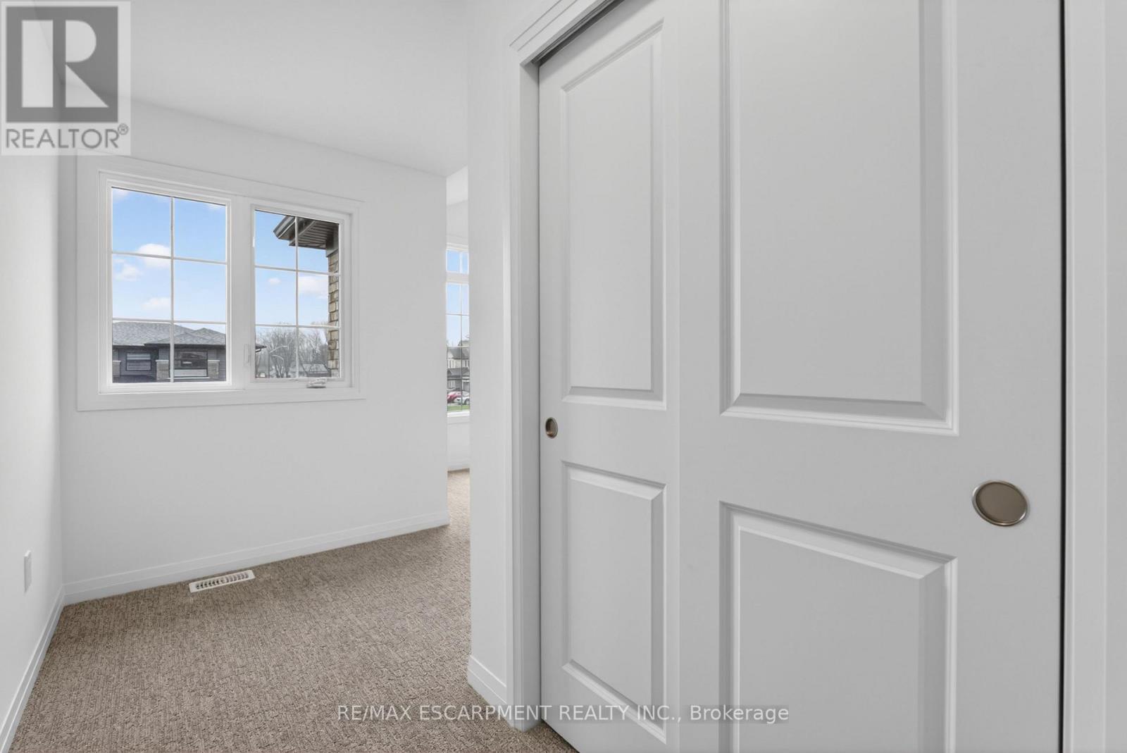 1034 Kraft Road N Property Photo 35