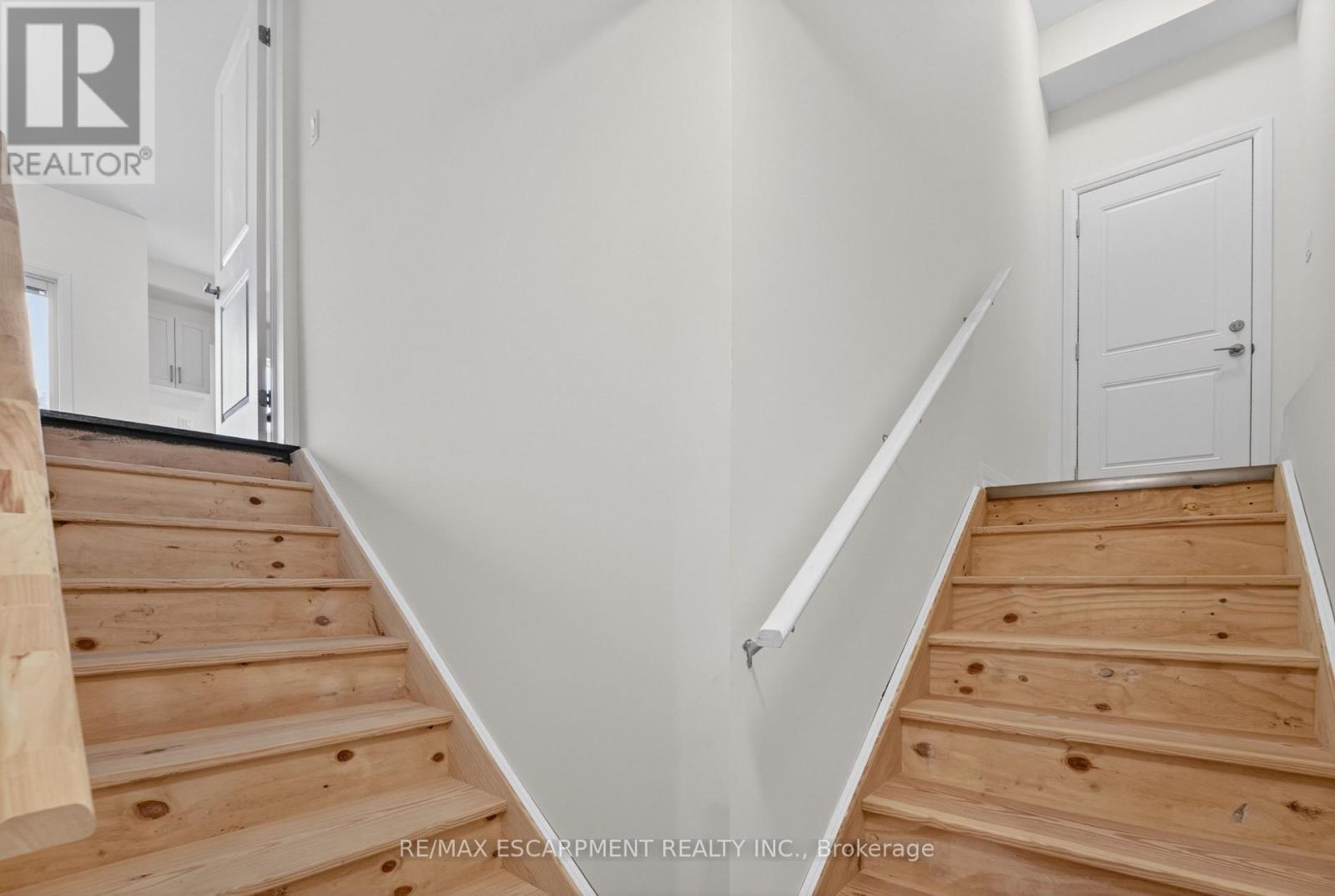 1034 Kraft Road N Property Photo 43