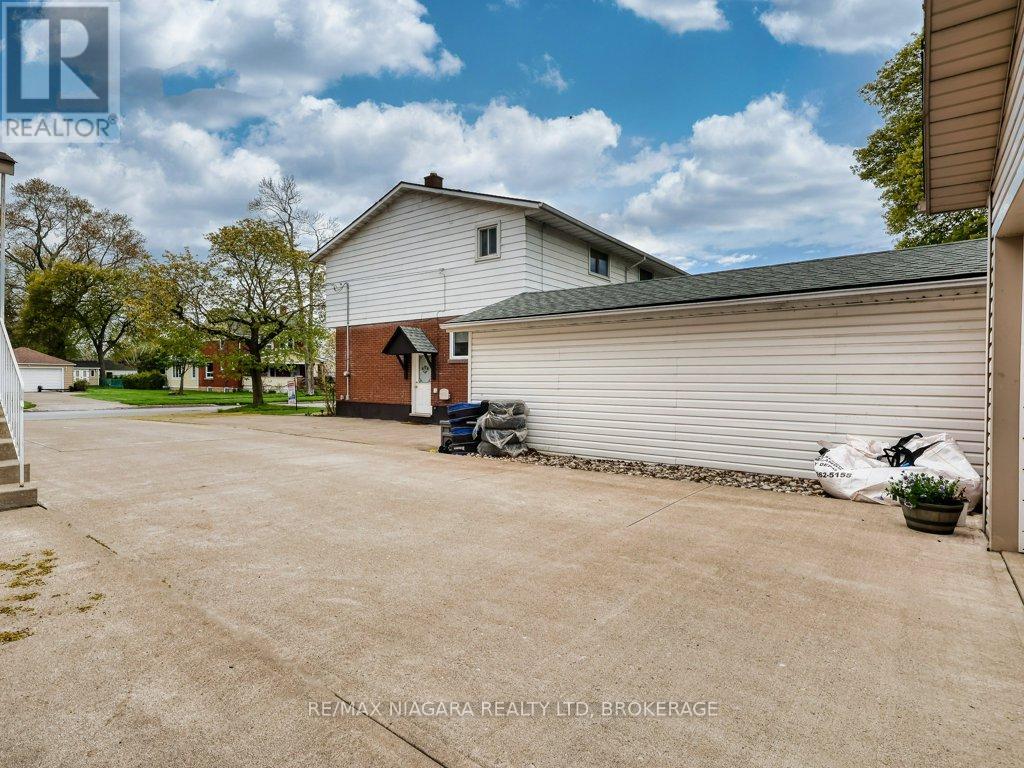 8110 Lamont Avenue Property Photo 8