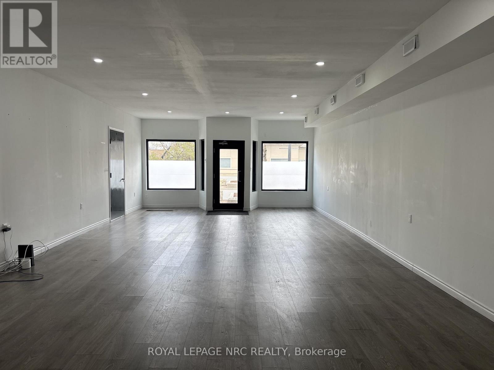 138 Main Street W Property Photo 5