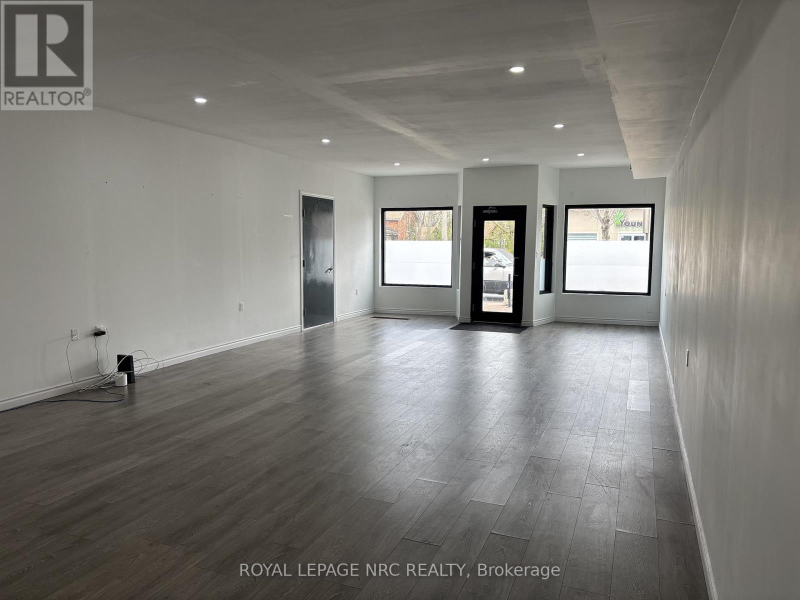 138 Main Street W Property Photo 6