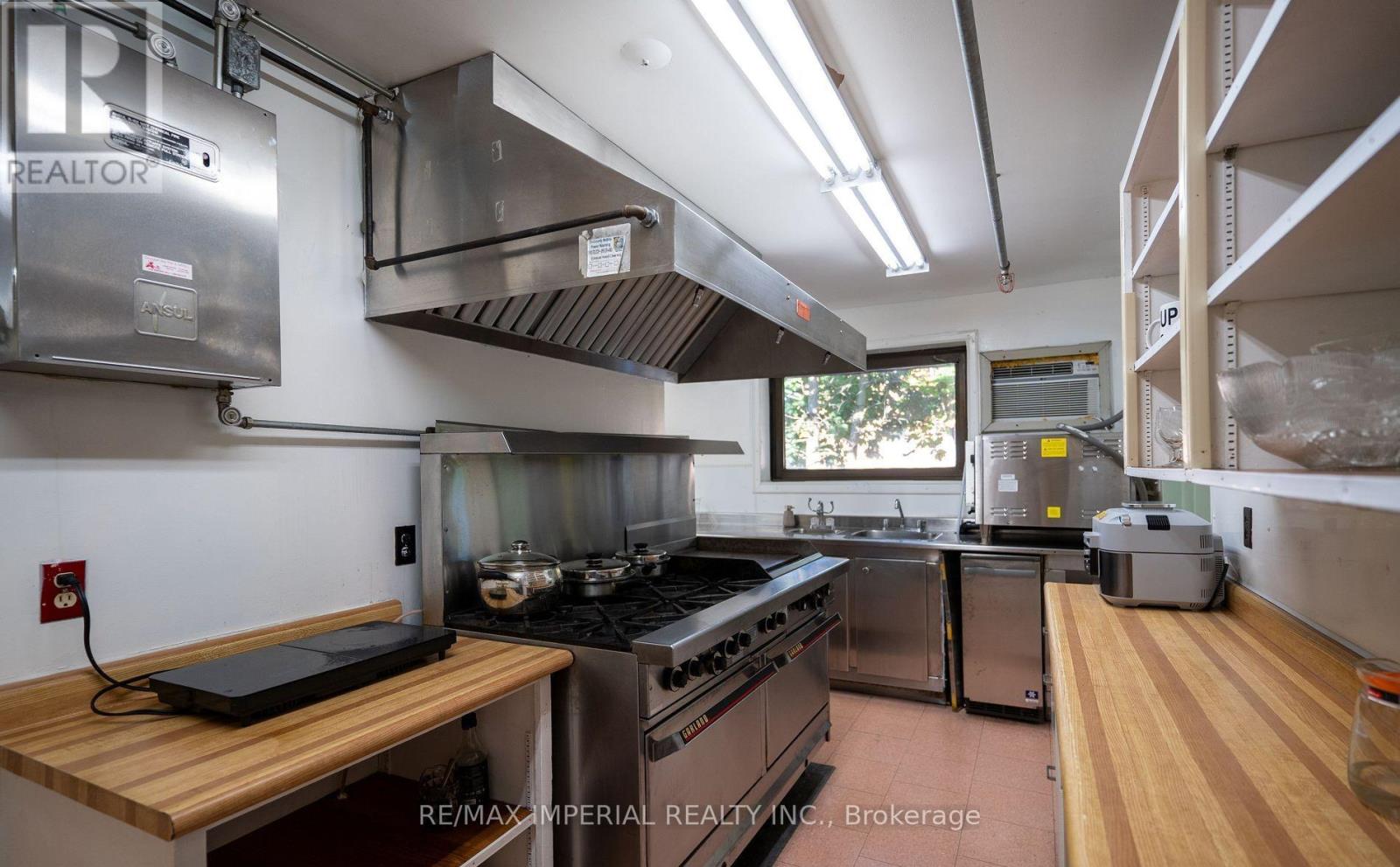 1029 4th Avenue Property Photo 9