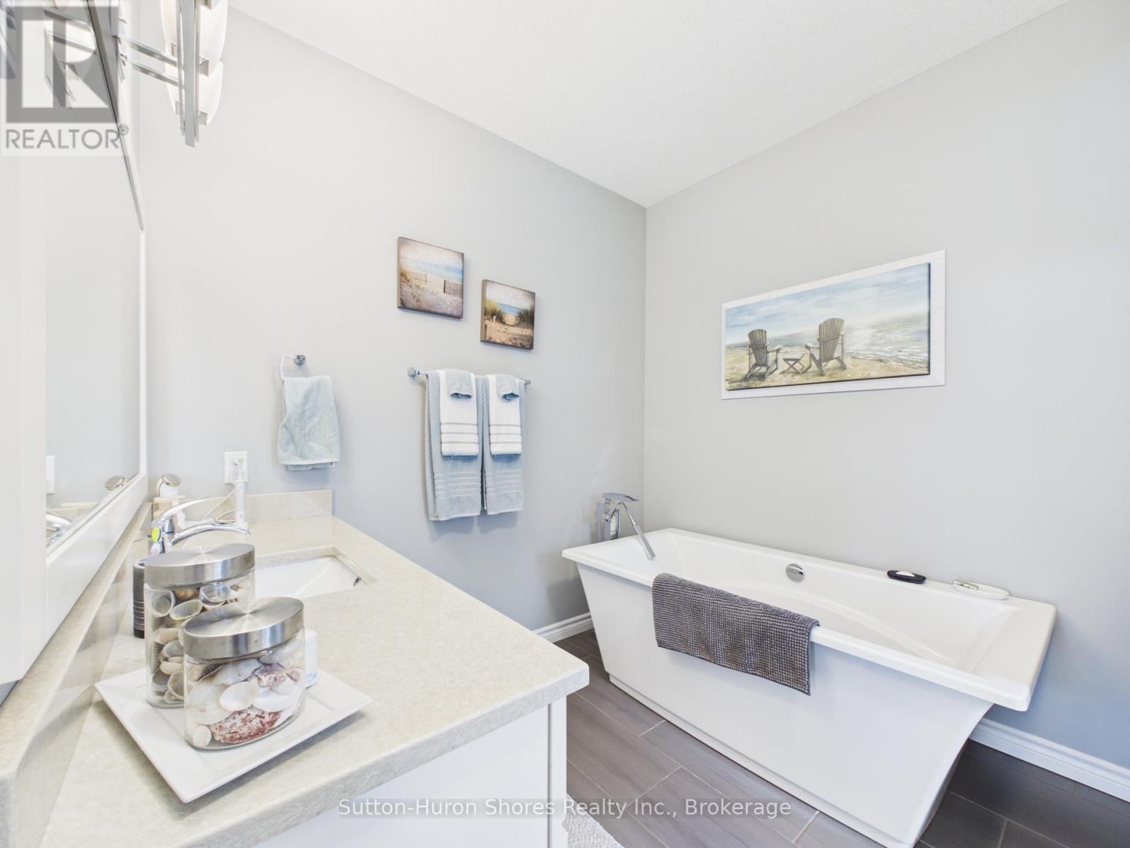 345 Ray Street Property Photo 13