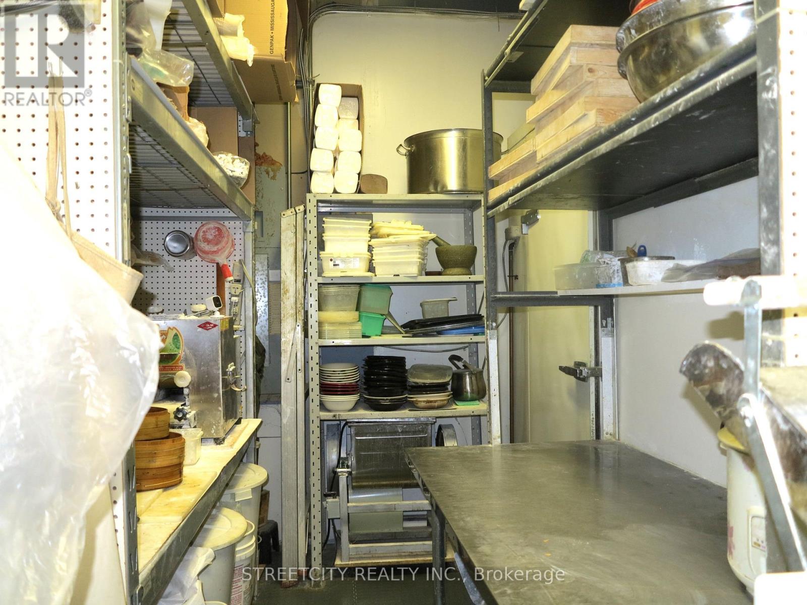 7a - 611 Wonderland Road N Property Photo 11